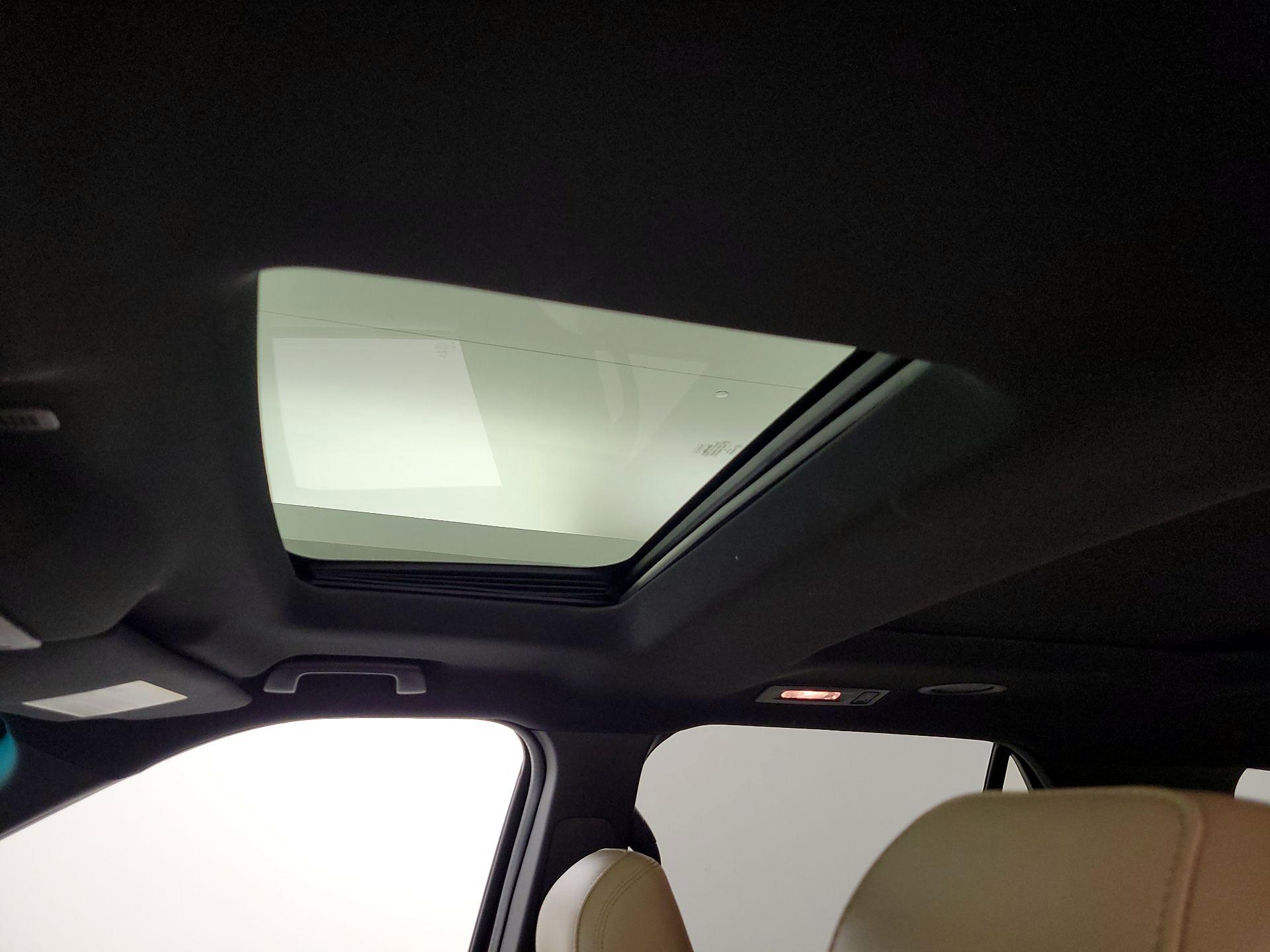 Thumbnail: 2016 Ford Explorer - 20