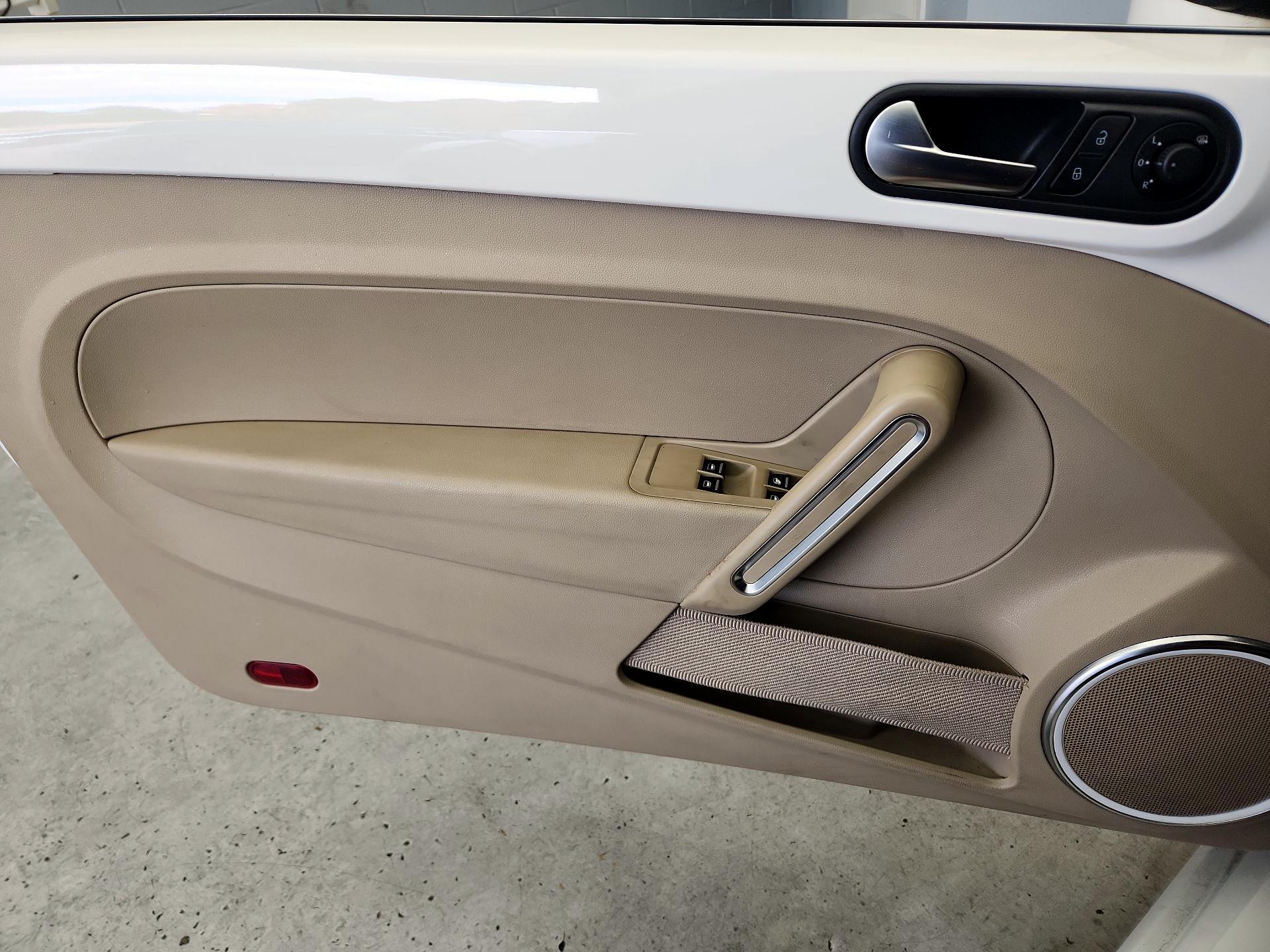 Thumbnail: 2014 Volkswagen Beetle - 12