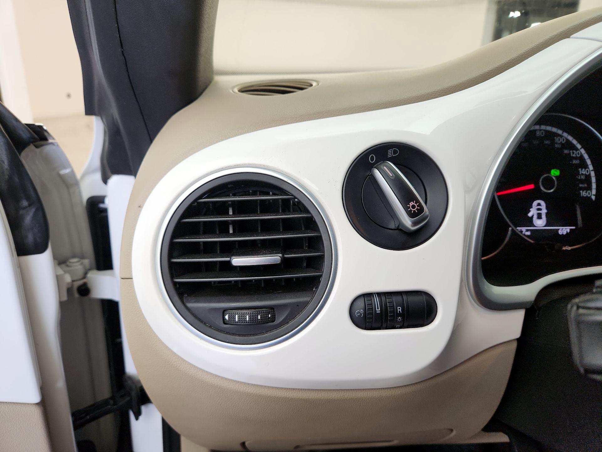 Thumbnail: 2014 Volkswagen Beetle - 13