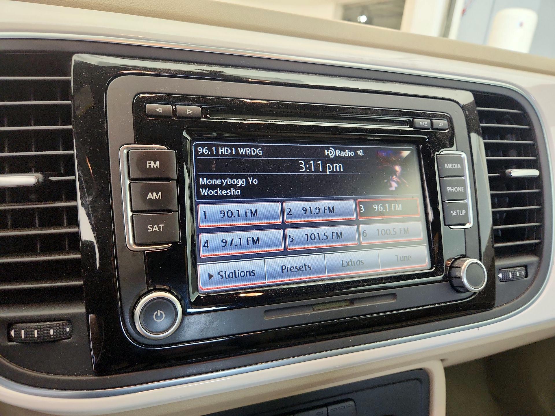 Thumbnail: 2014 Volkswagen Beetle - 14