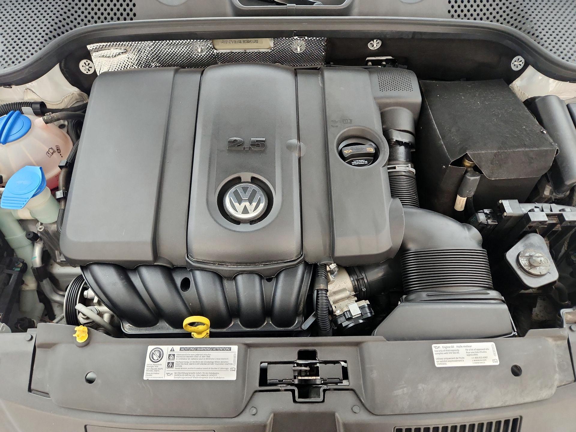 Thumbnail: 2014 Volkswagen Beetle - 19