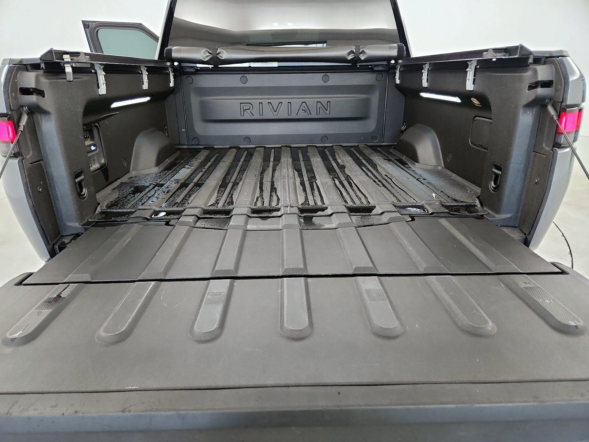 Thumbnail: 2023 Rivian R1T - 19