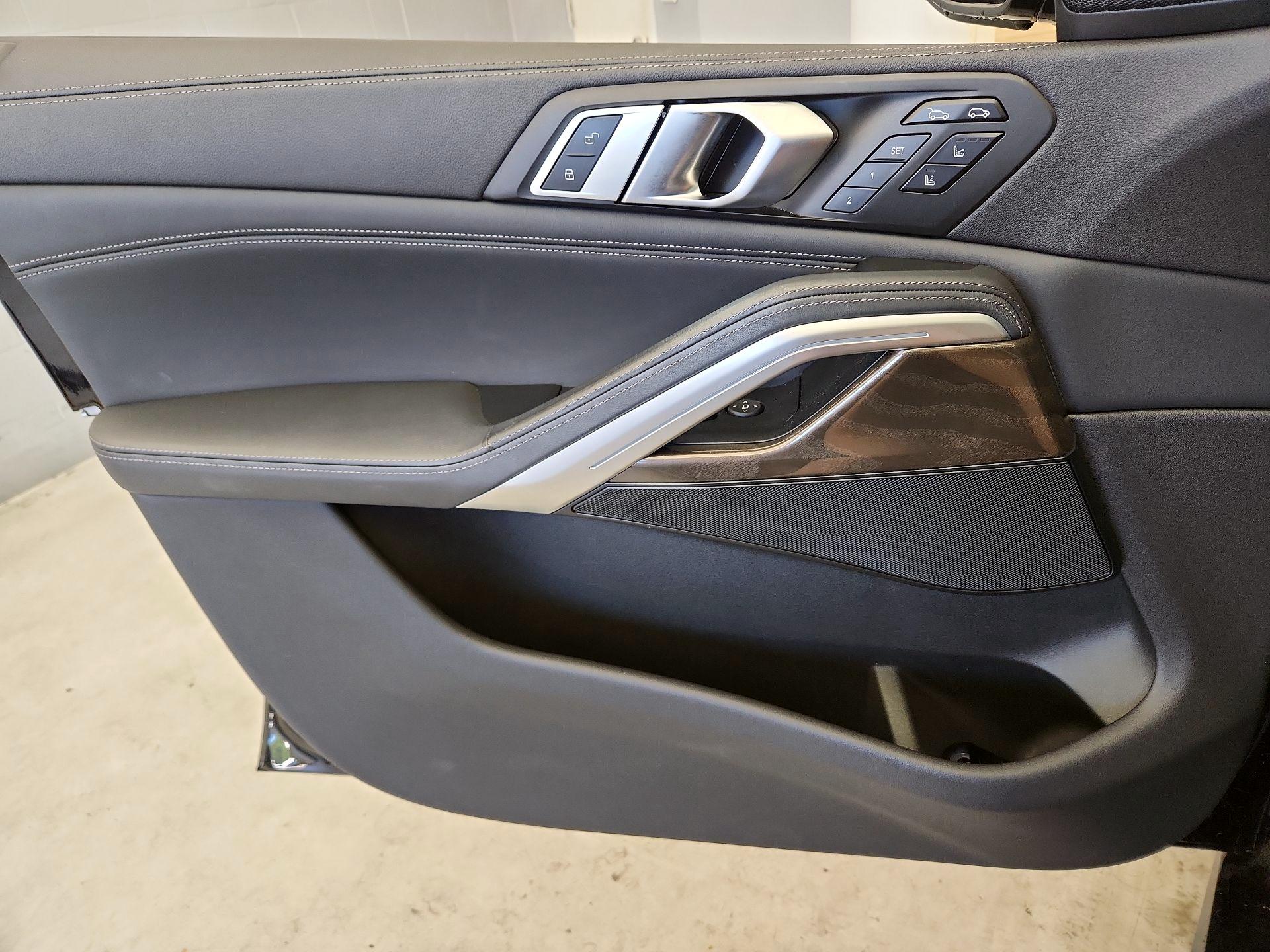 Thumbnail: 2022 BMW X6 - 12