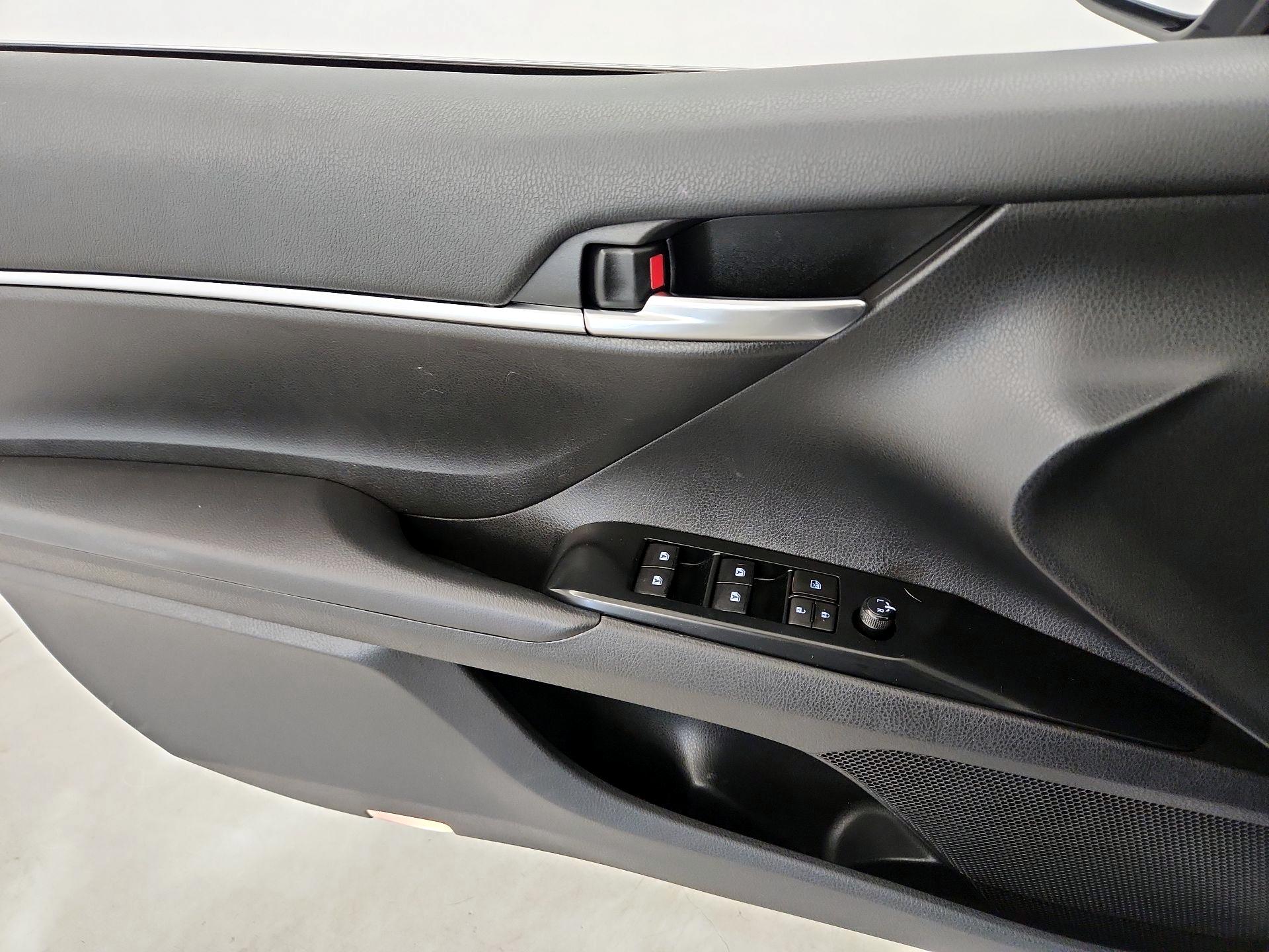 Thumbnail: 2019 Toyota Camry - 12