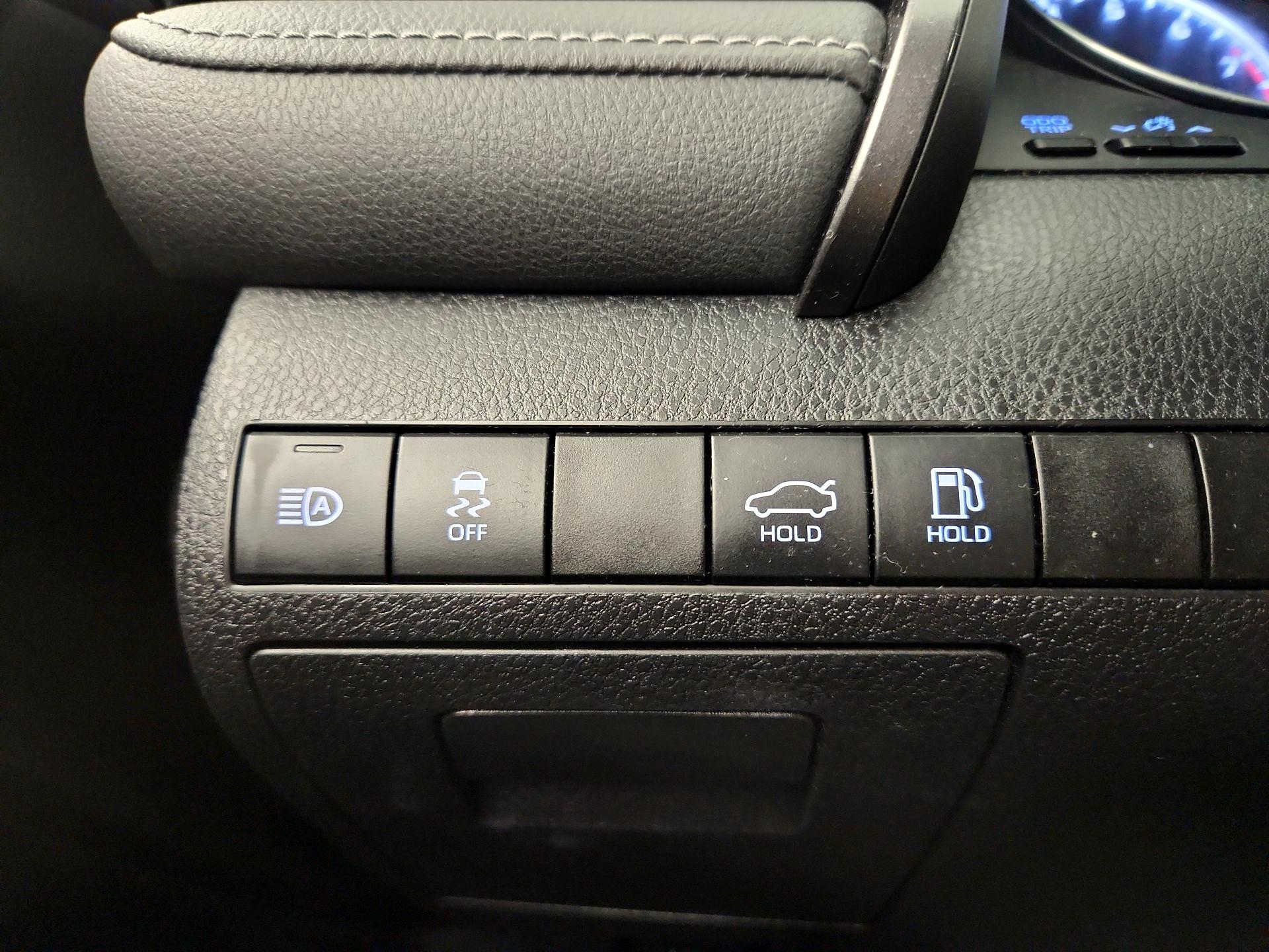 Thumbnail: 2019 Toyota Camry - 13