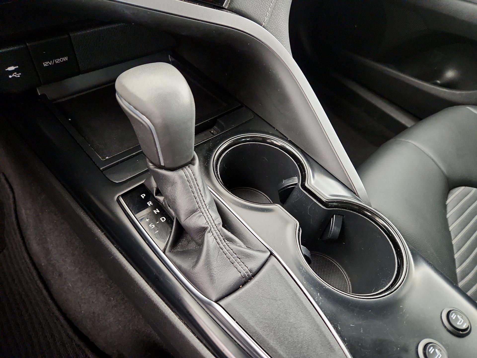 Thumbnail: 2019 Toyota Camry - 17