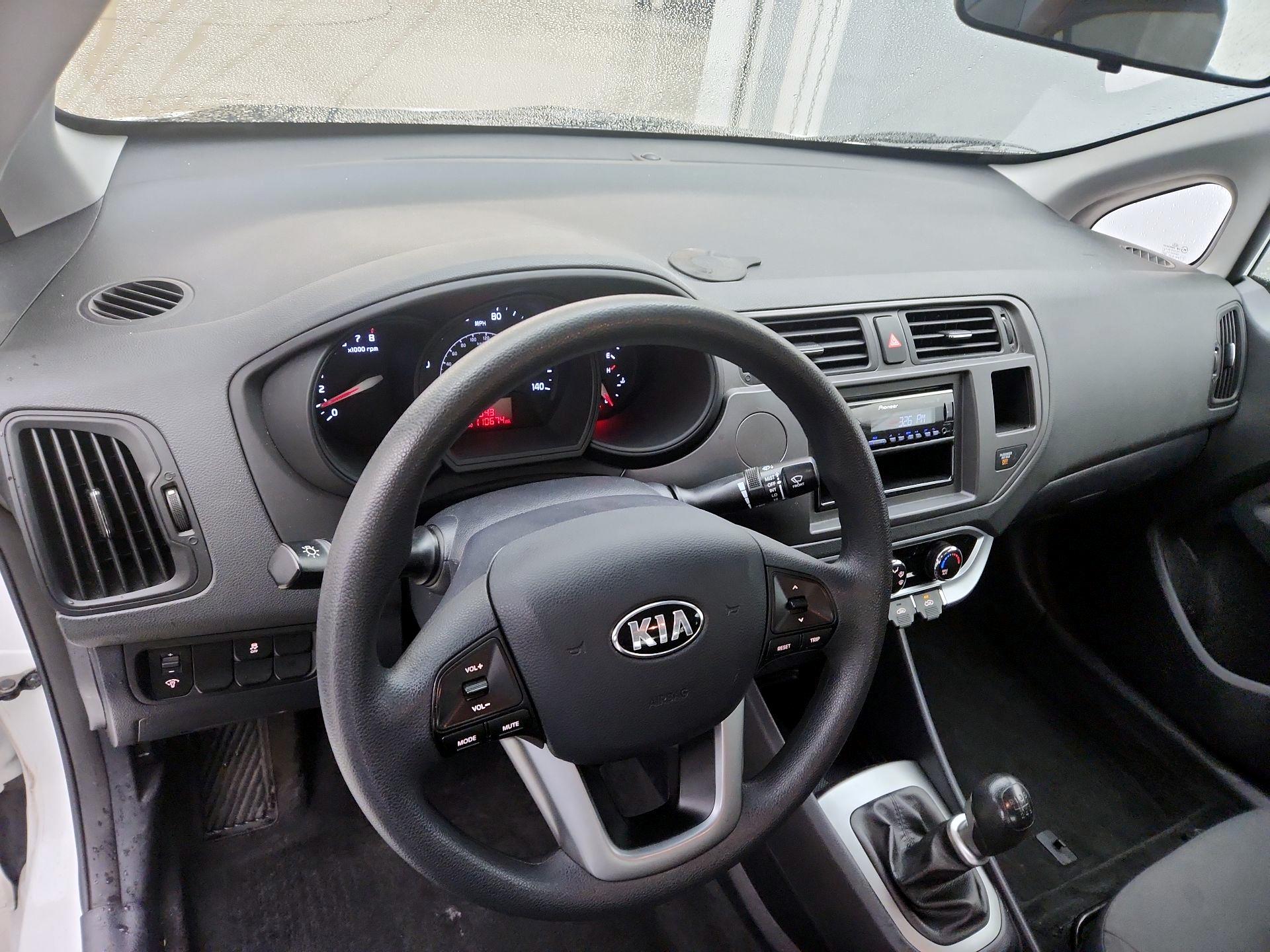 Thumbnail: 2015 Kia Rio - 9