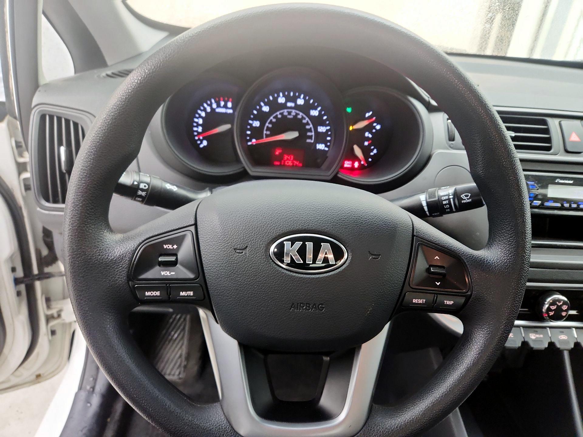 Thumbnail: 2015 Kia Rio - 10
