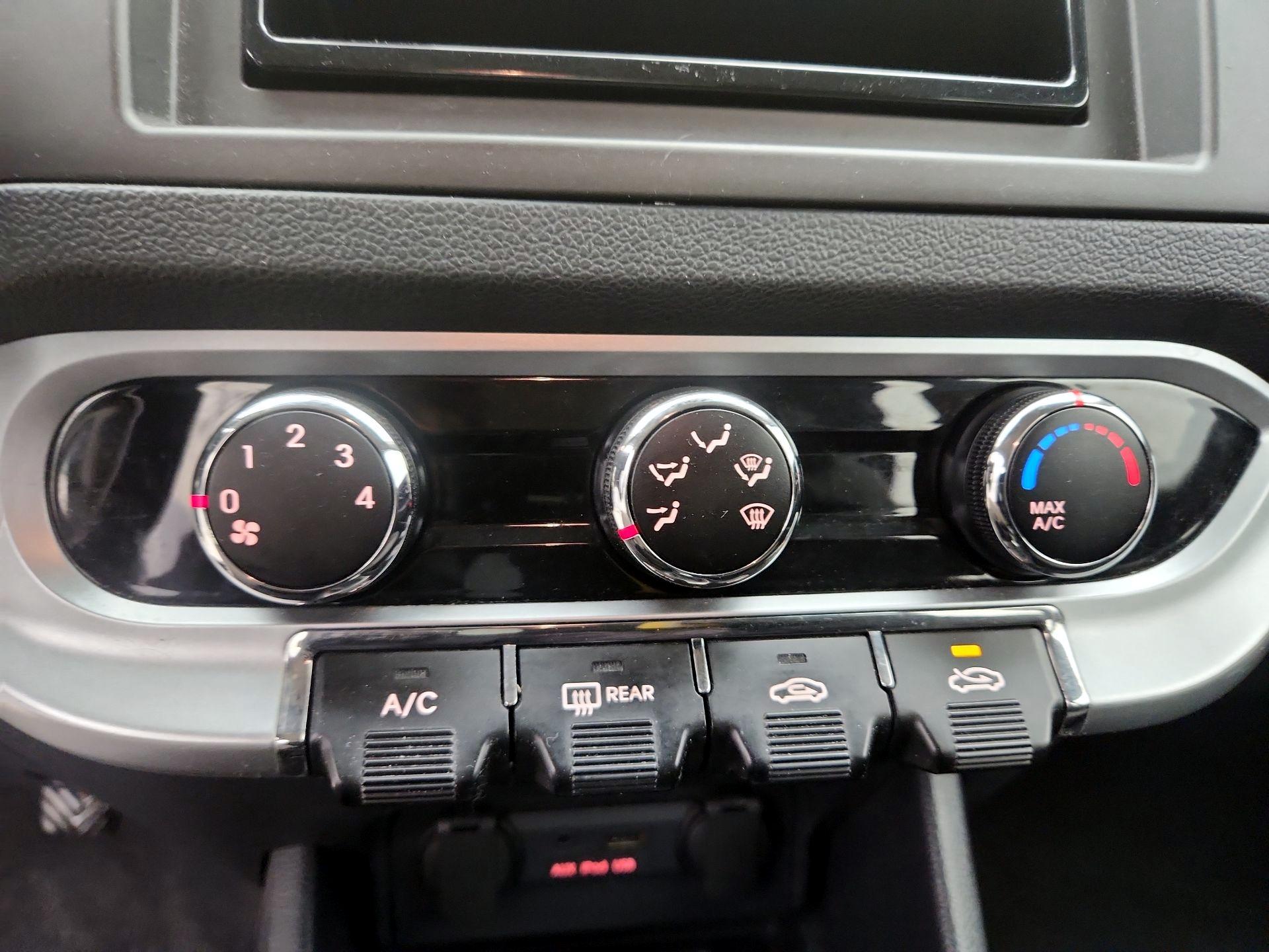 Thumbnail: 2015 Kia Rio - 15