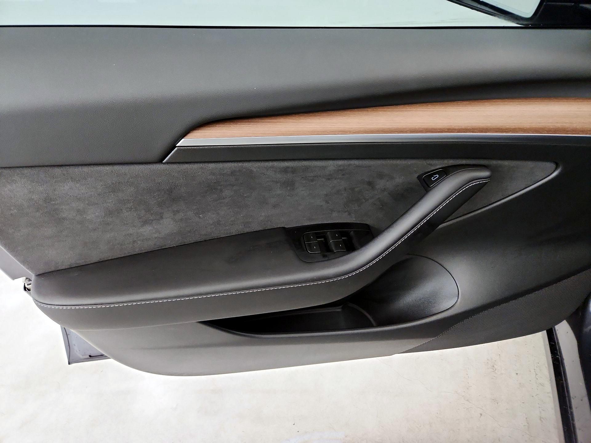 Thumbnail: 2023 Tesla Model 3 - 12