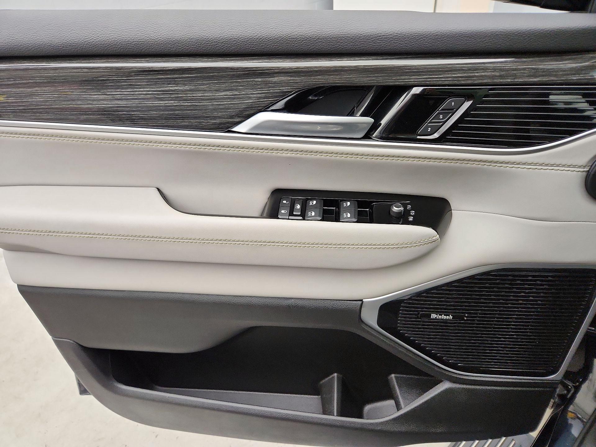 Thumbnail: 2022 Jeep Wagoneer - 12