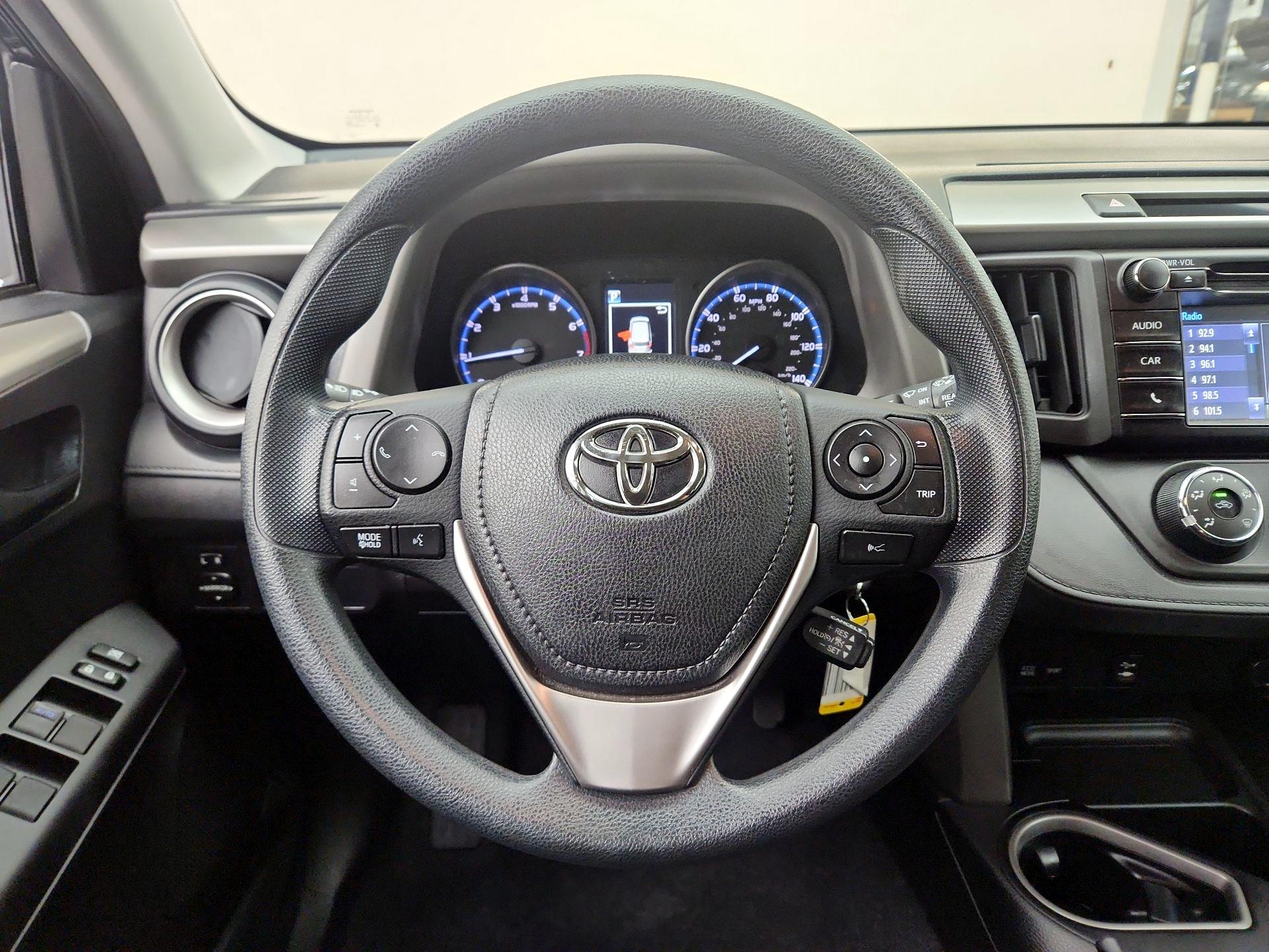 Thumbnail: 2018 Toyota RAV4 - 10