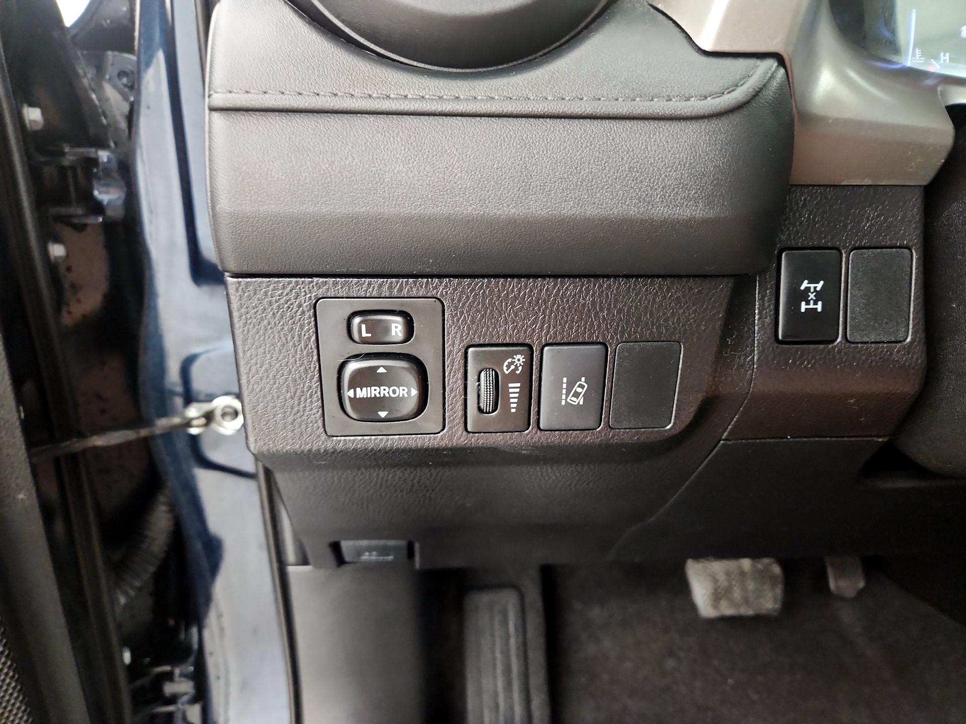 Thumbnail: 2018 Toyota RAV4 - 13