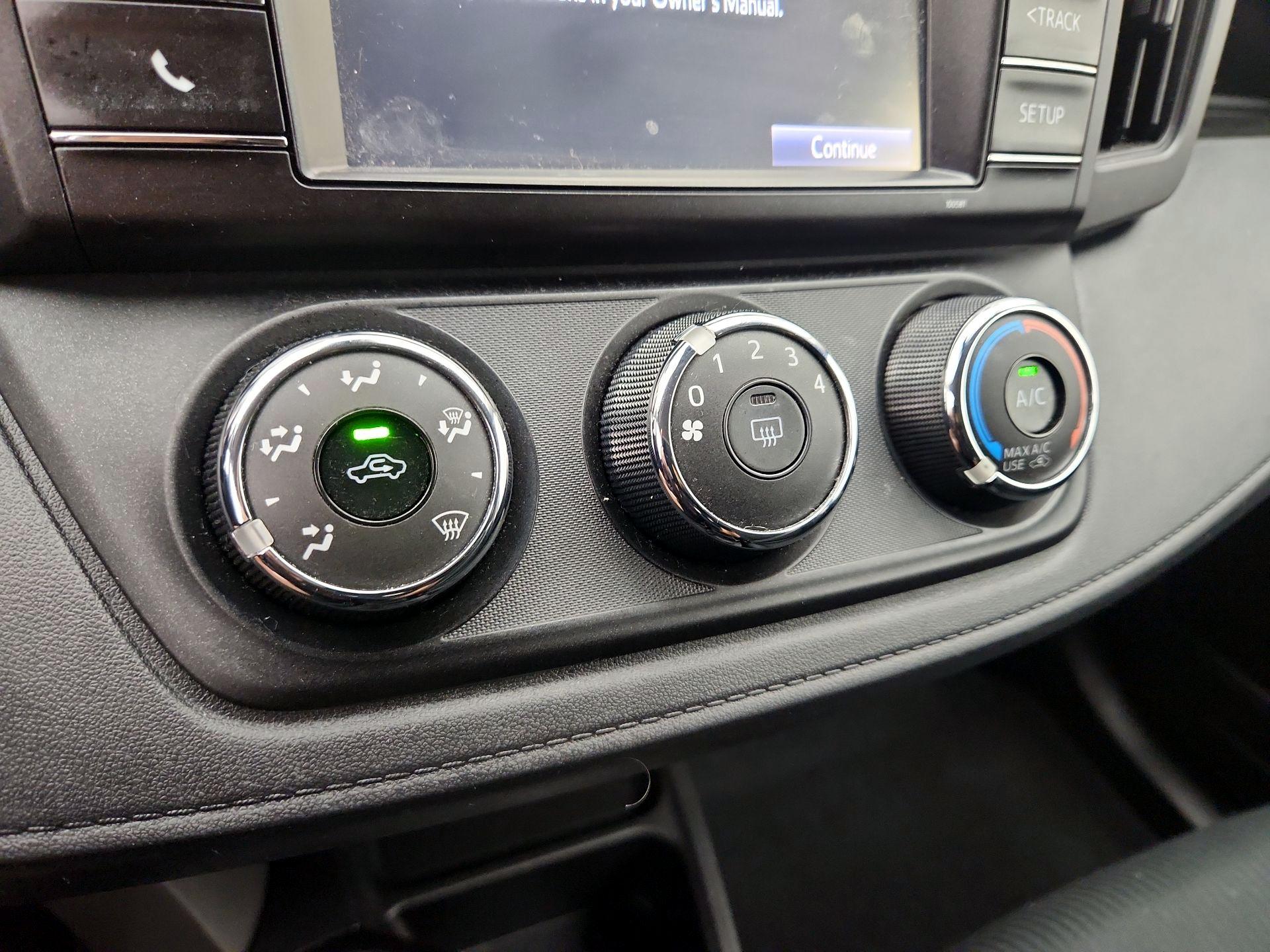Thumbnail: 2018 Toyota RAV4 - 16
