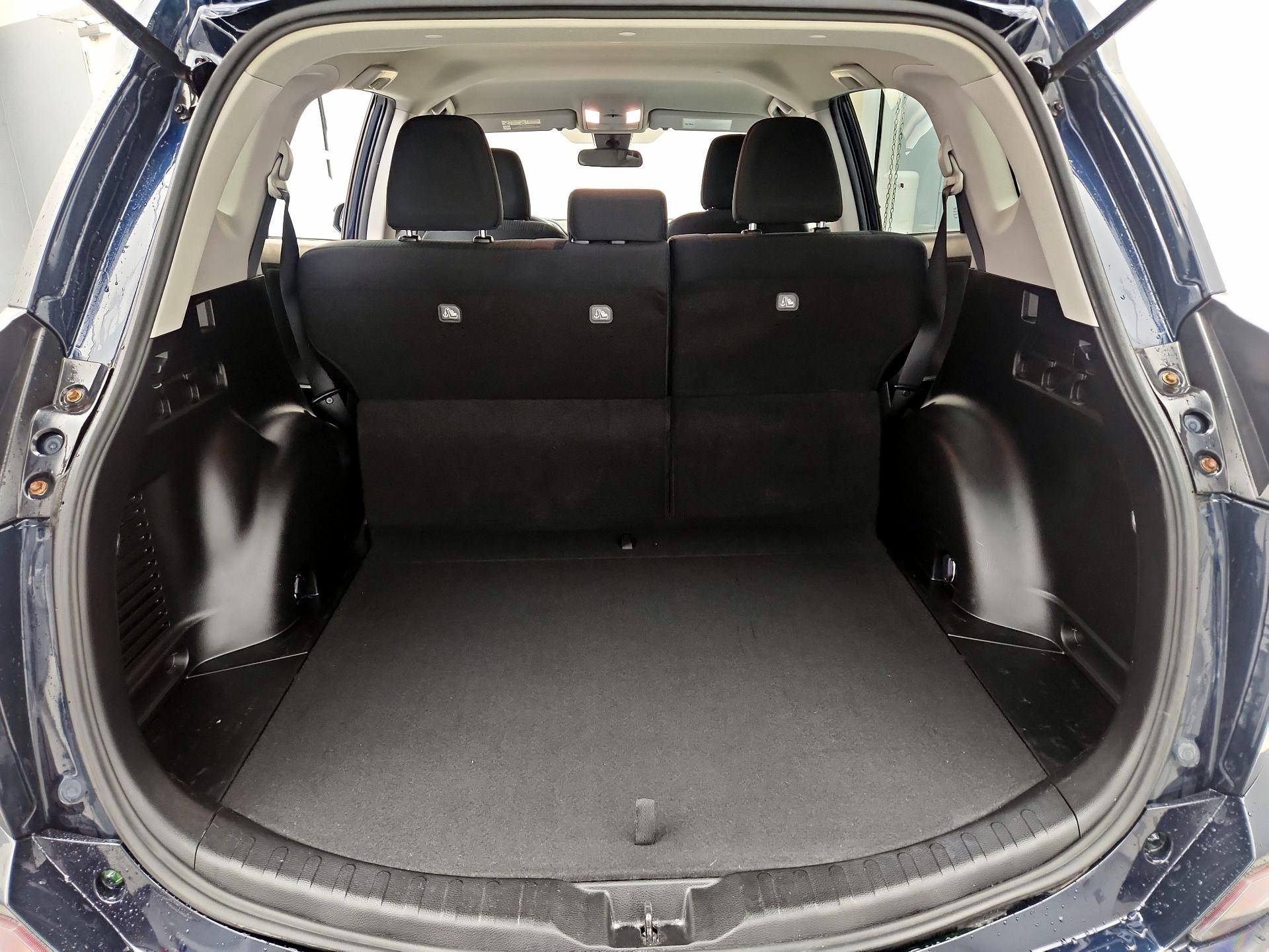Thumbnail: 2018 Toyota RAV4 - 20