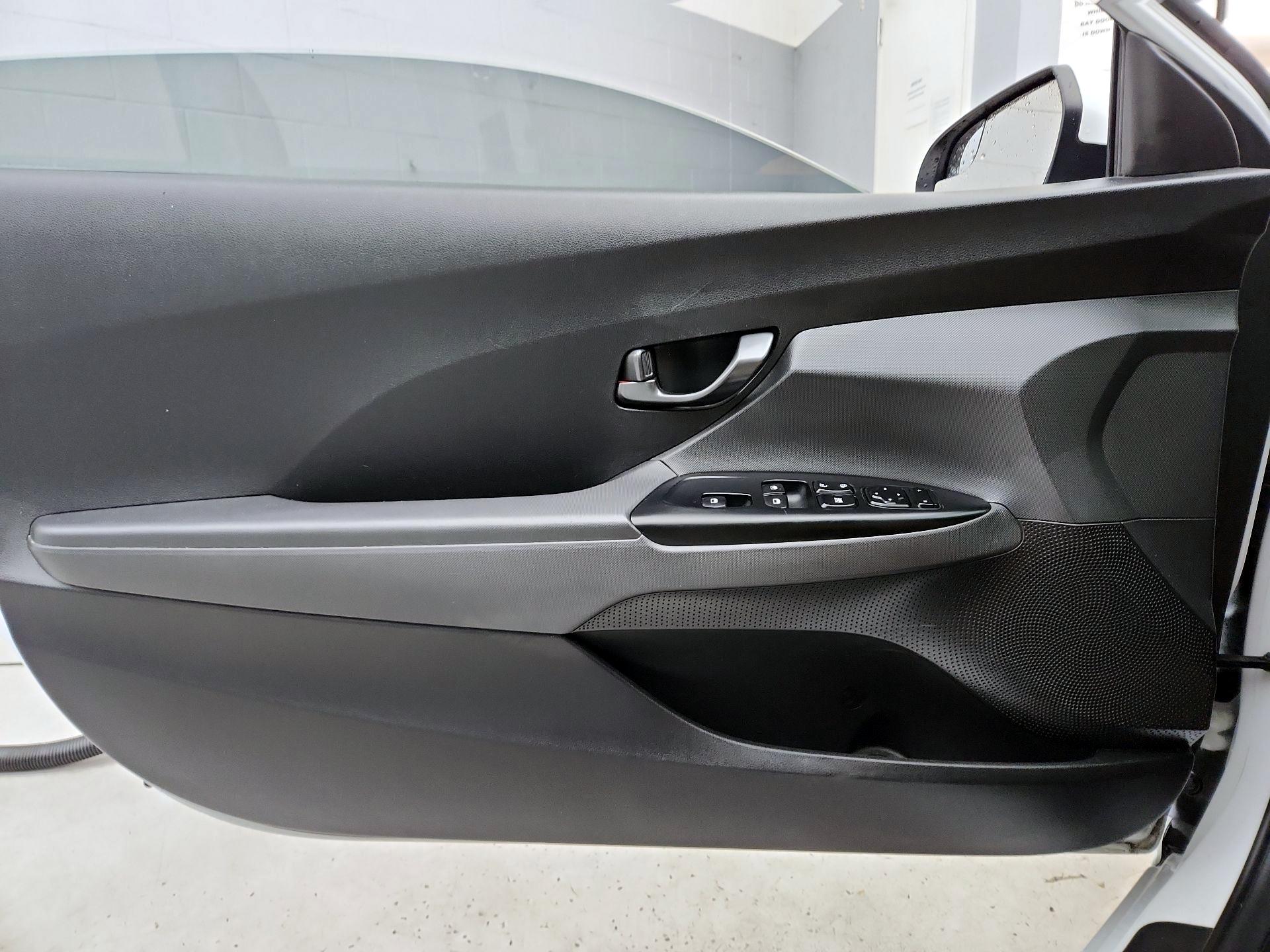 Thumbnail: 2020 Hyundai Veloster - 12