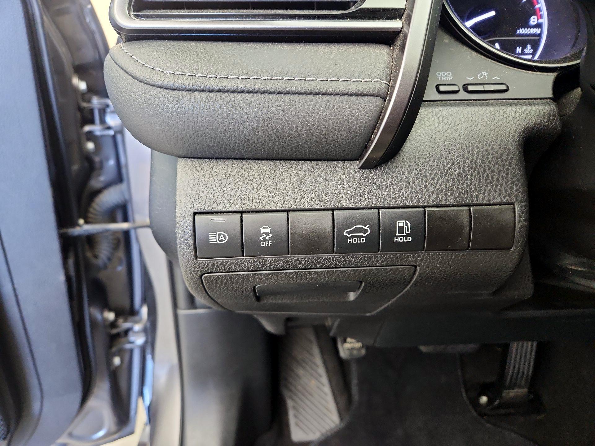 Thumbnail: 2021 Toyota Camry - 13