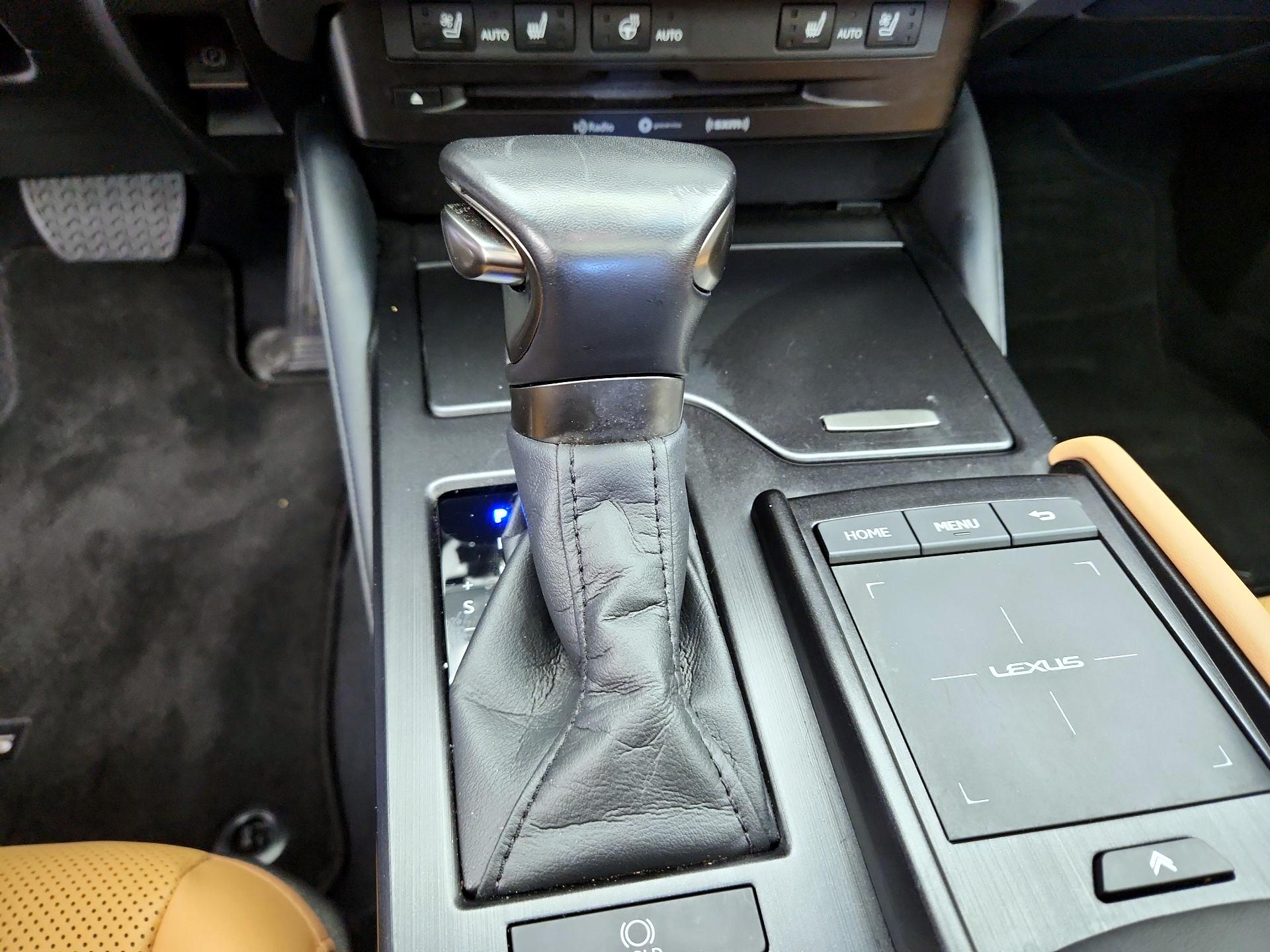 Thumbnail: 2022 Lexus ES - 17