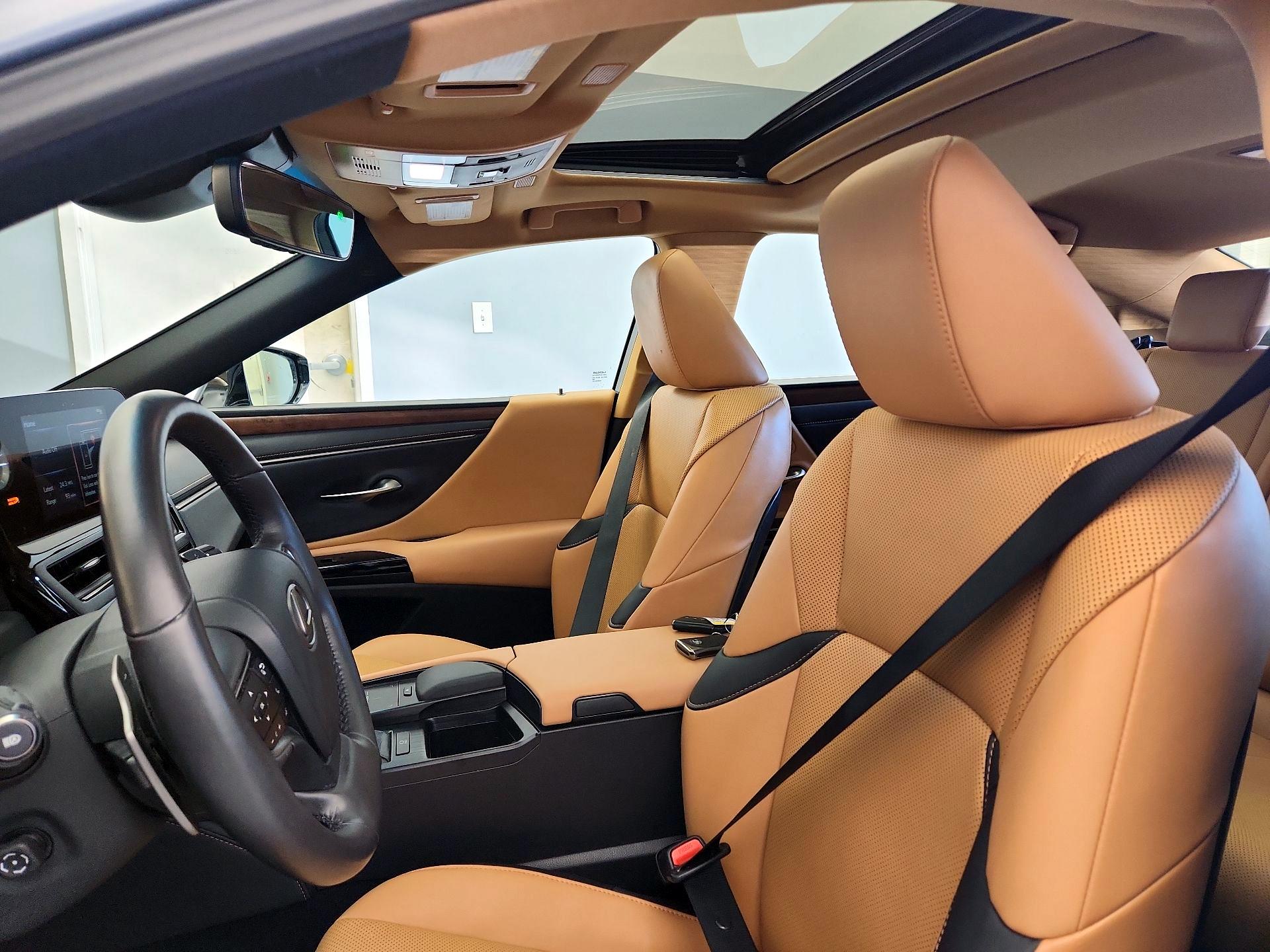 Thumbnail: 2022 Lexus ES - 19