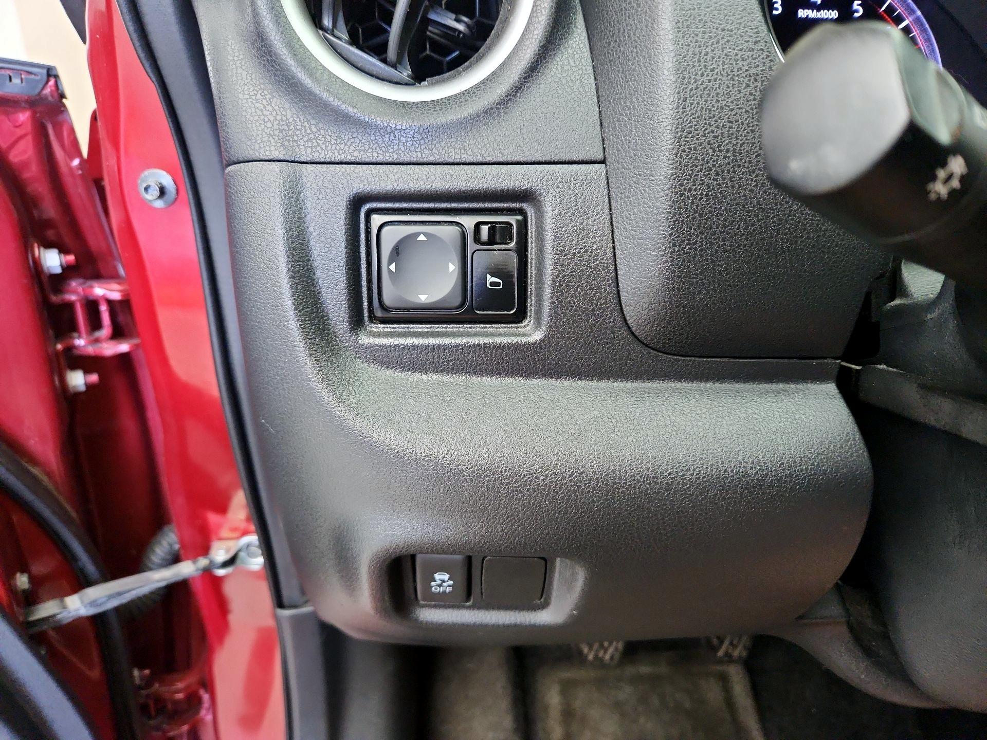 Thumbnail: 2016 Nissan Versa Note - 13