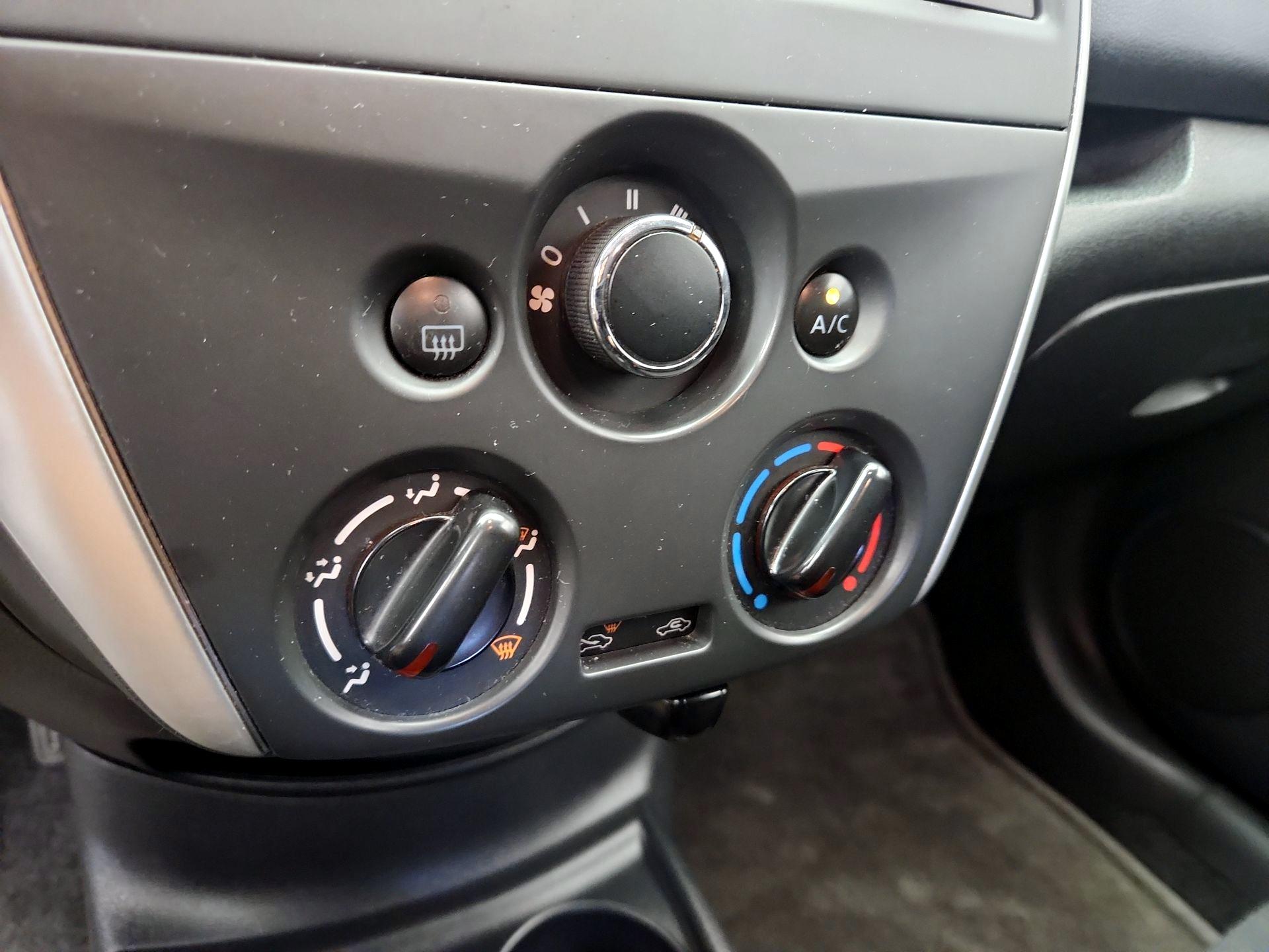 Thumbnail: 2016 Nissan Versa Note - 15