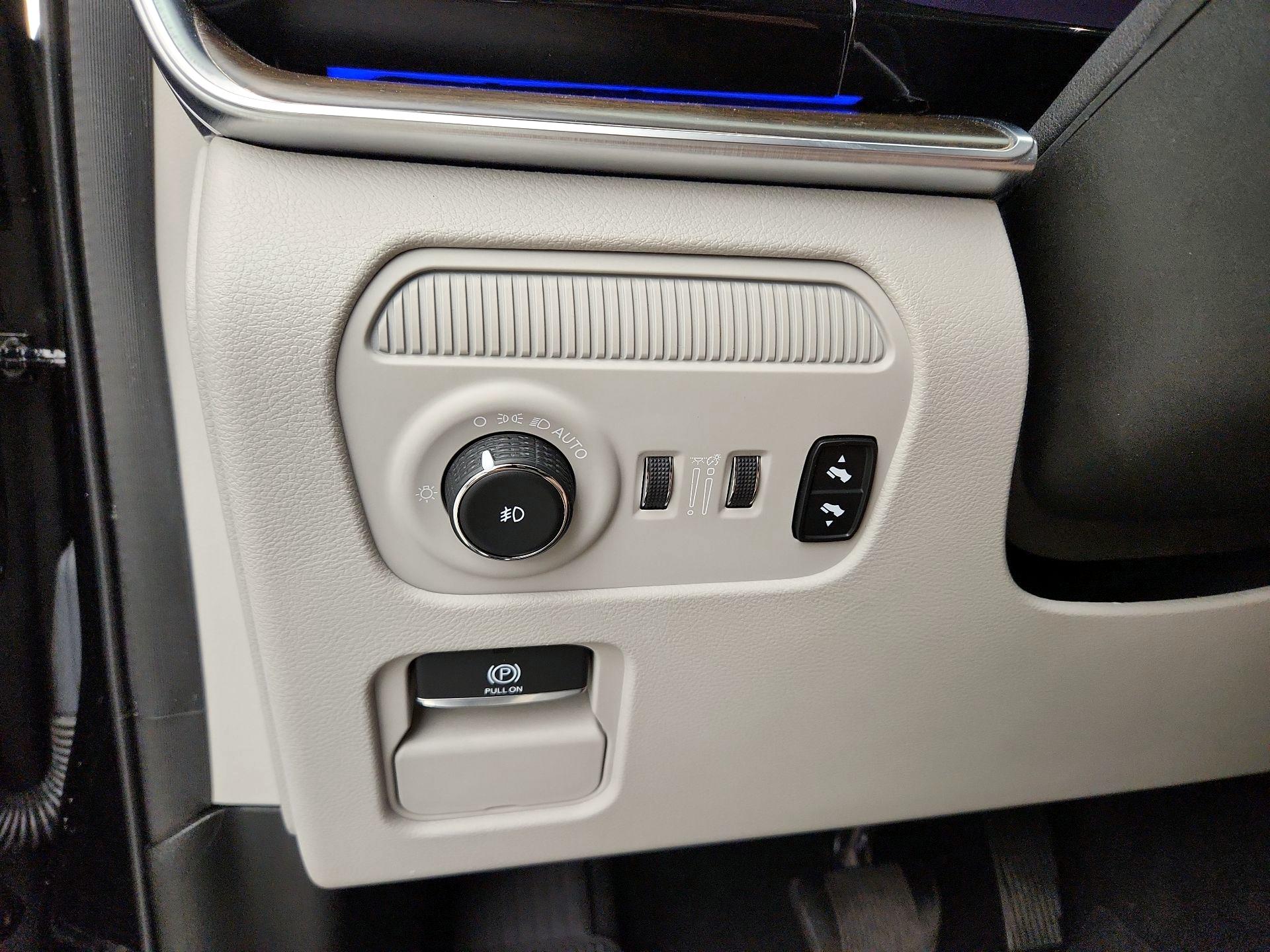 Thumbnail: 2022 Jeep Grand Wagoneer - 13