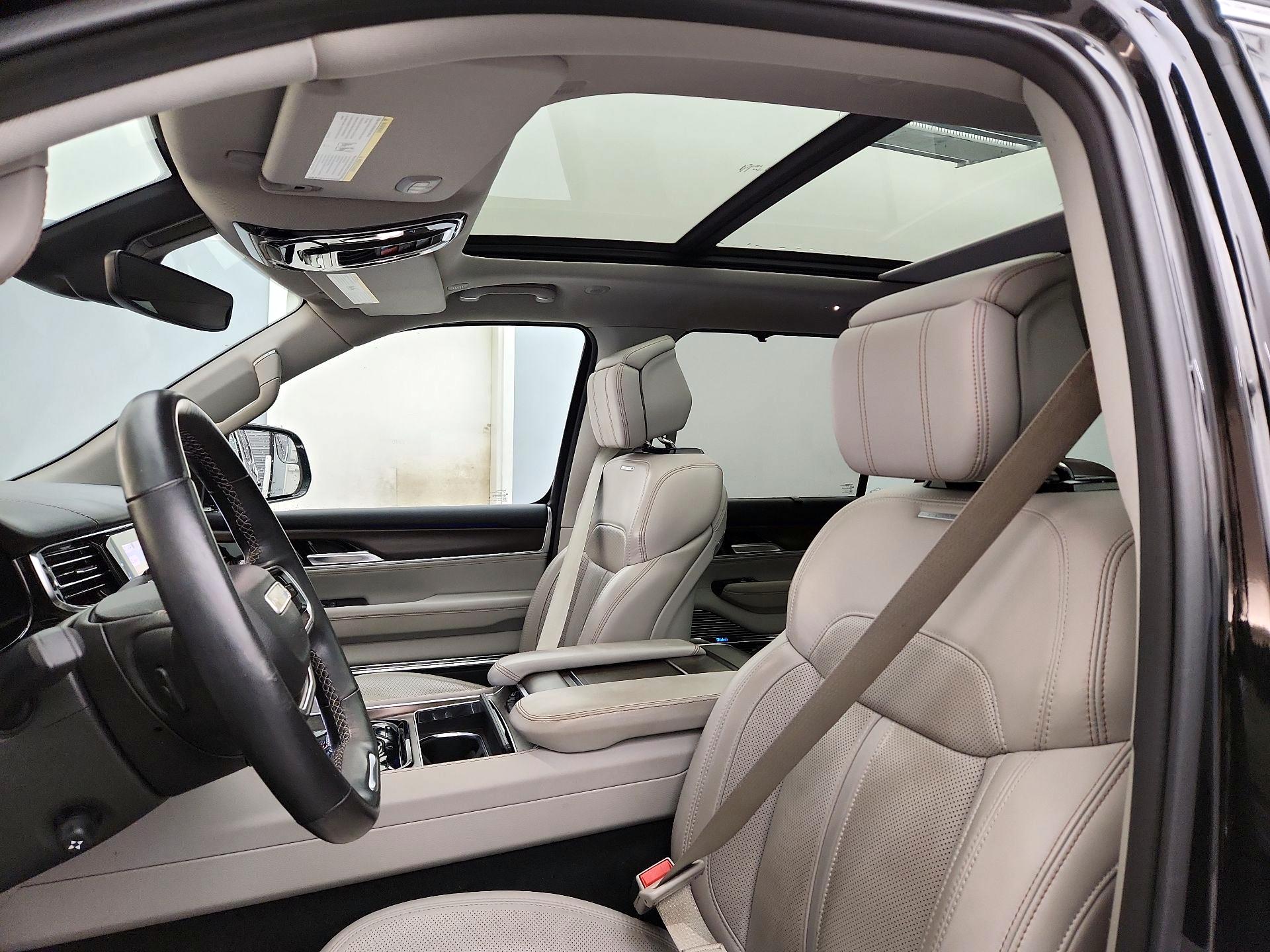 Thumbnail: 2022 Jeep Grand Wagoneer - 19