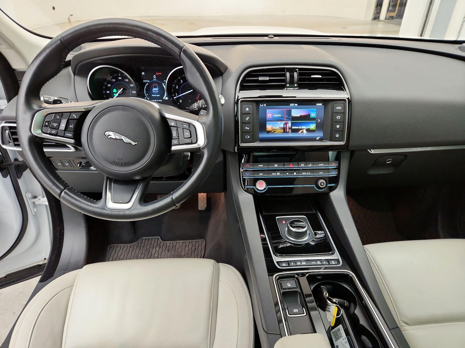 Thumbnail: 2018 Jaguar F-Pace - 9