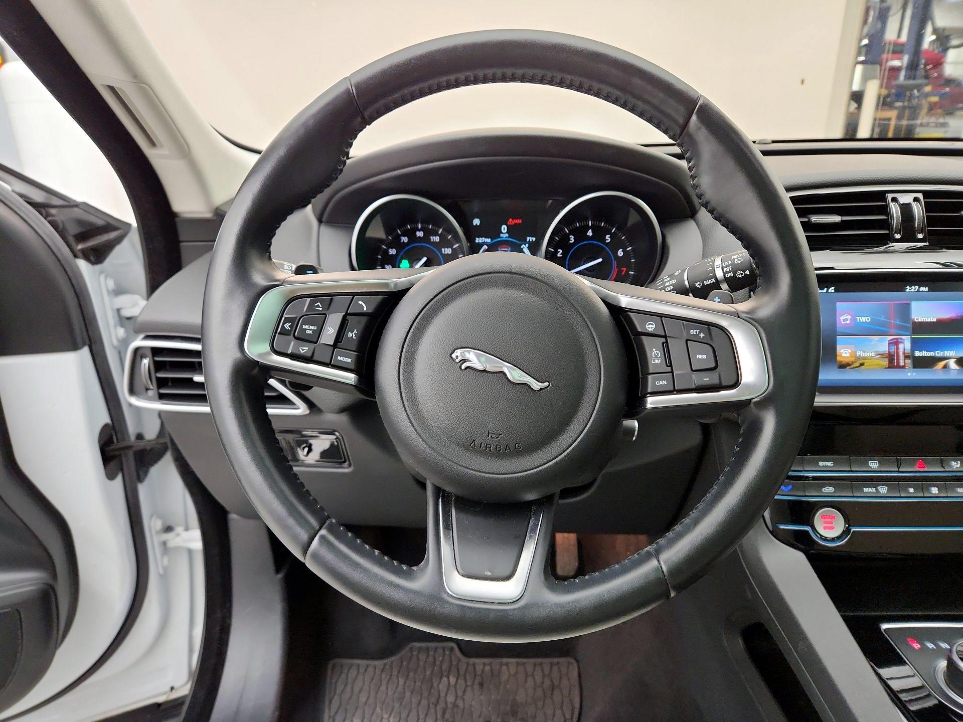 Thumbnail: 2018 Jaguar F-Pace - 10