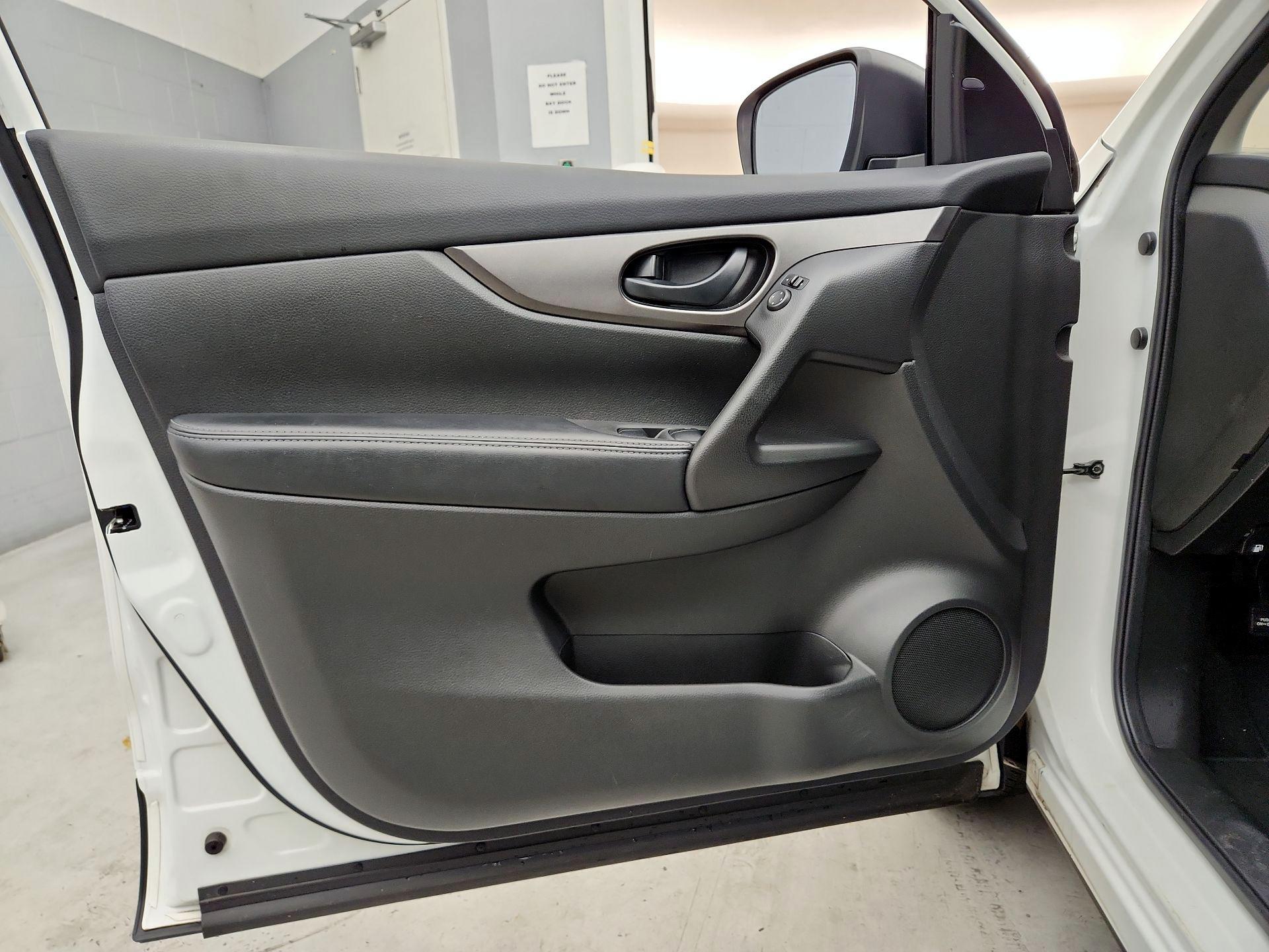 Thumbnail: 2019 Nissan Rogue Sport - 12