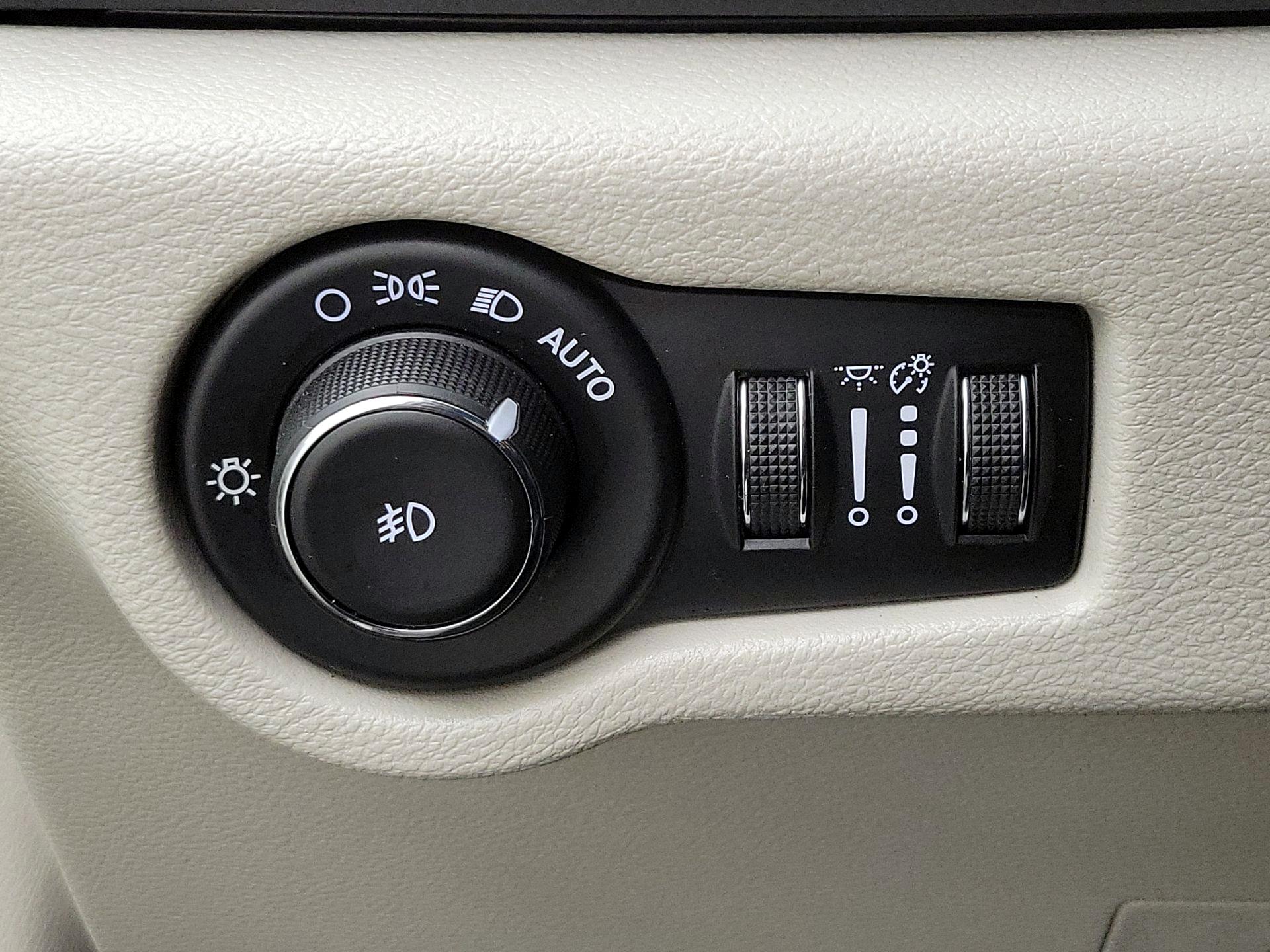 Thumbnail: 2017 Chrysler Pacifica - 13