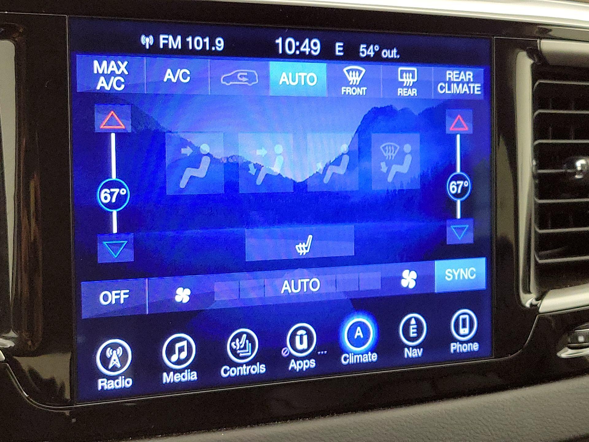 Thumbnail: 2017 Chrysler Pacifica - 17