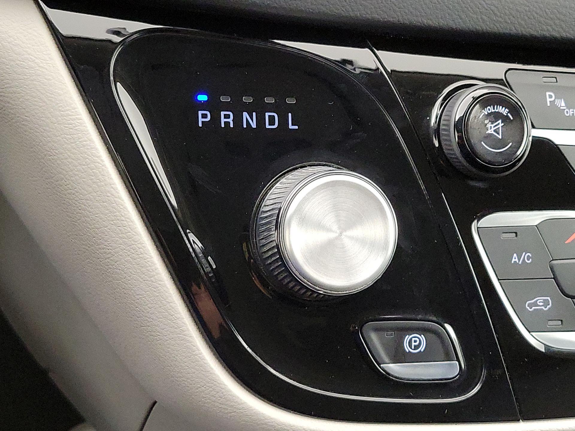 Thumbnail: 2017 Chrysler Pacifica - 18