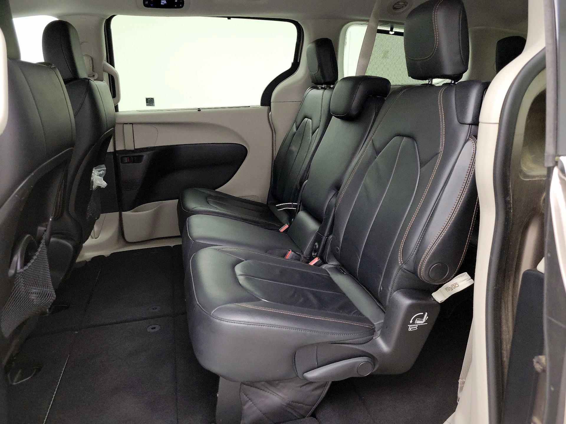 Thumbnail: 2017 Chrysler Pacifica - 20