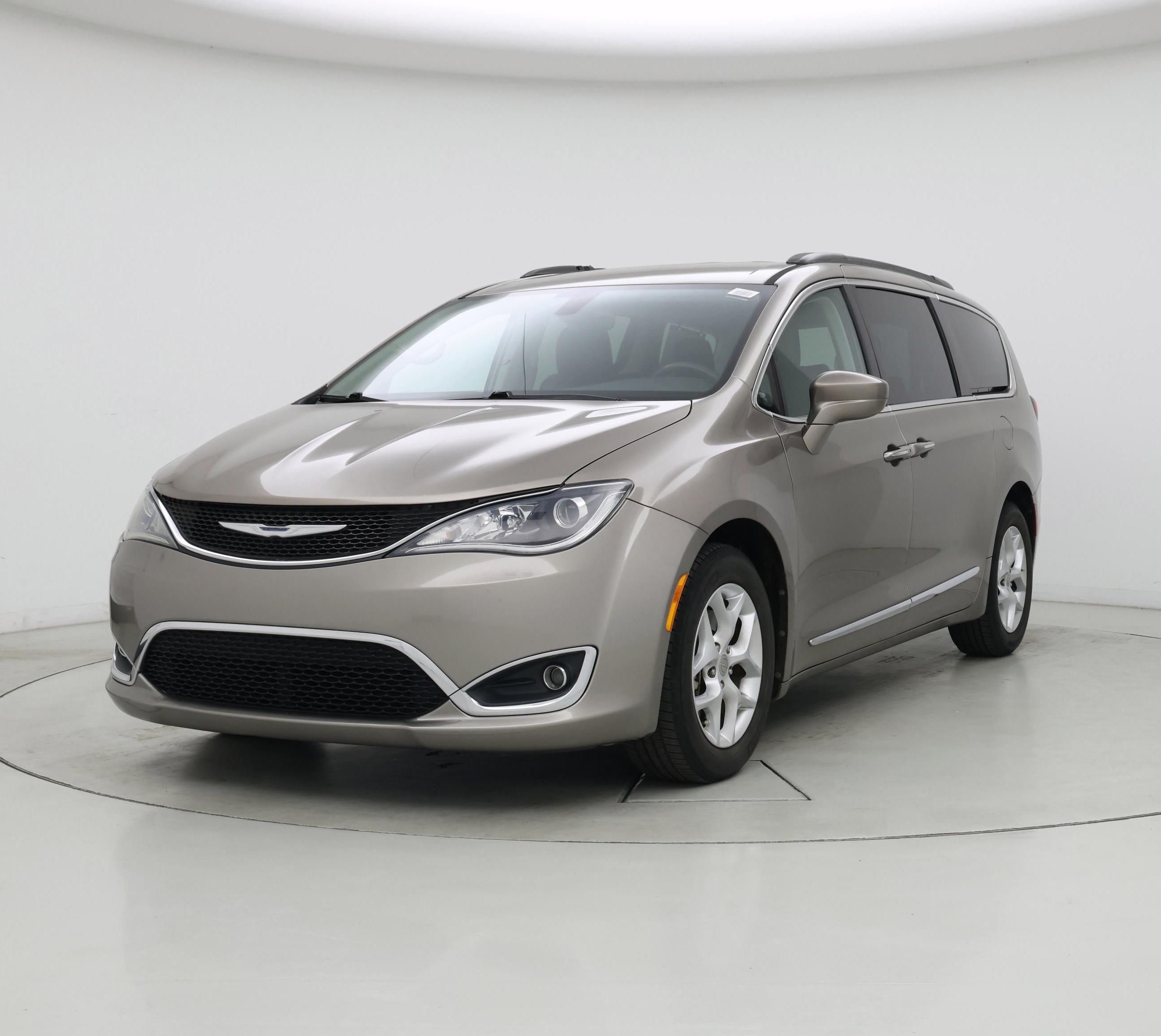 Thumbnail: 2017 Chrysler Pacifica - 4