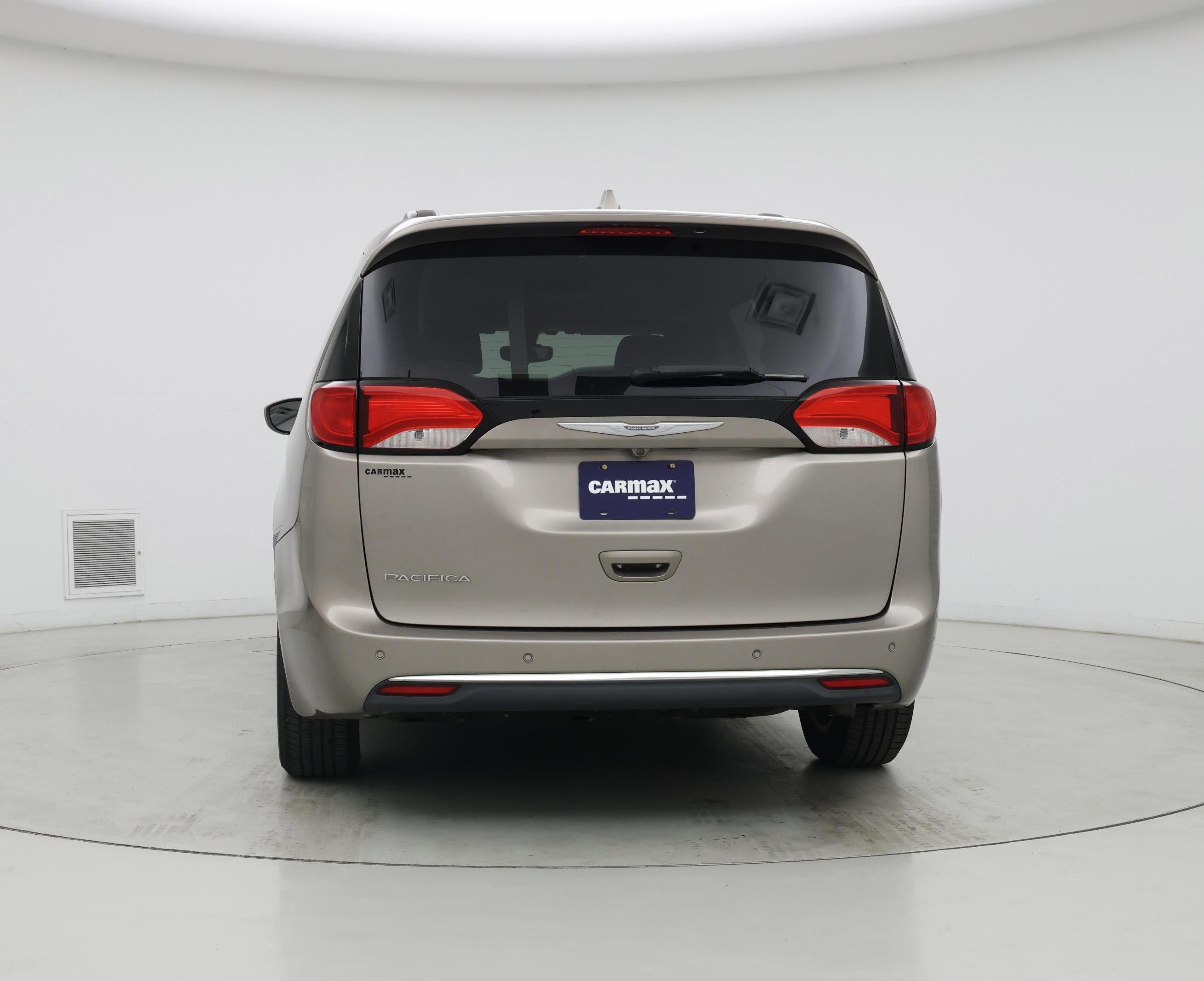 Thumbnail: 2017 Chrysler Pacifica - 6