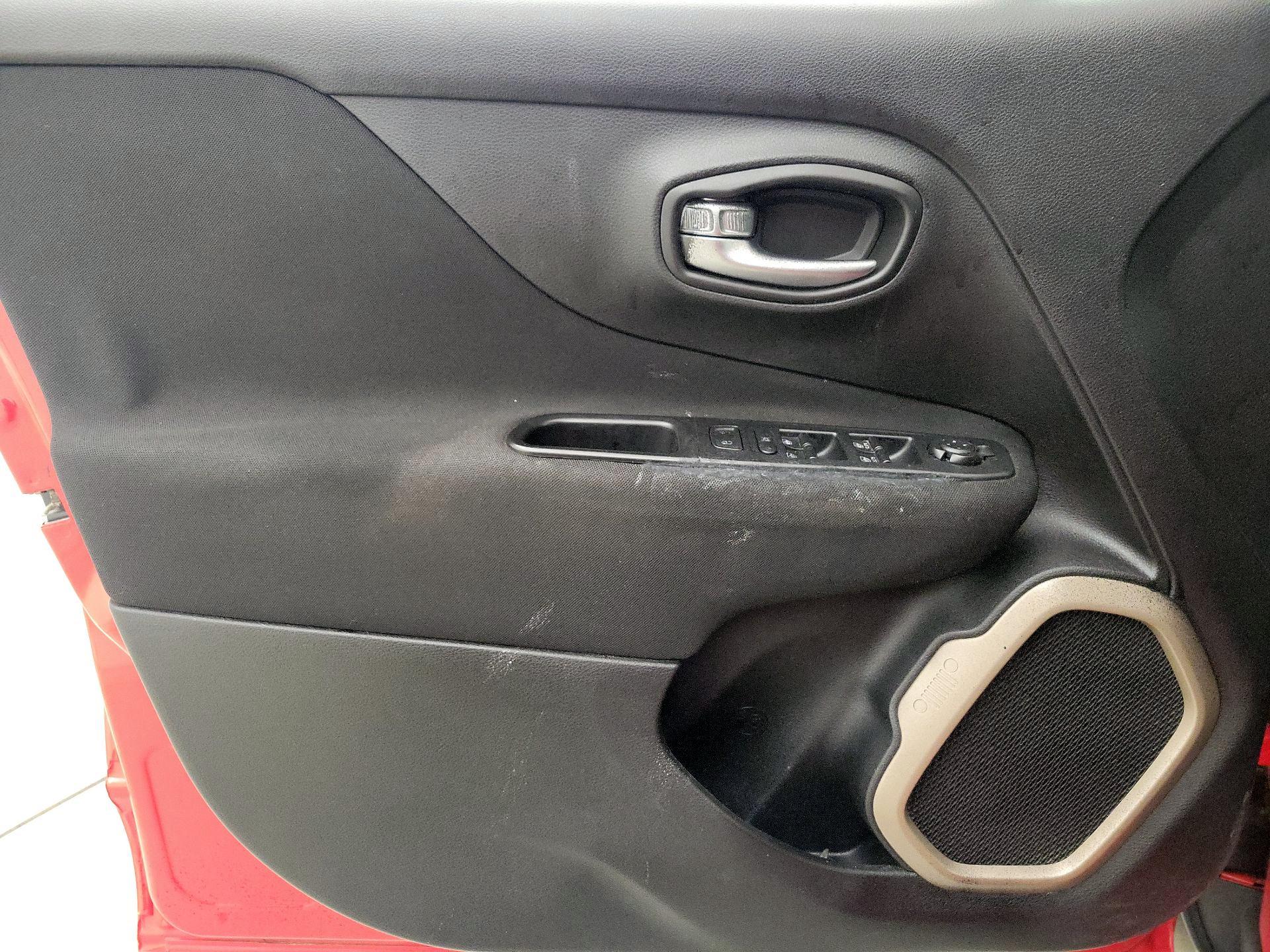 Thumbnail: 2015 Jeep Renegade - 12