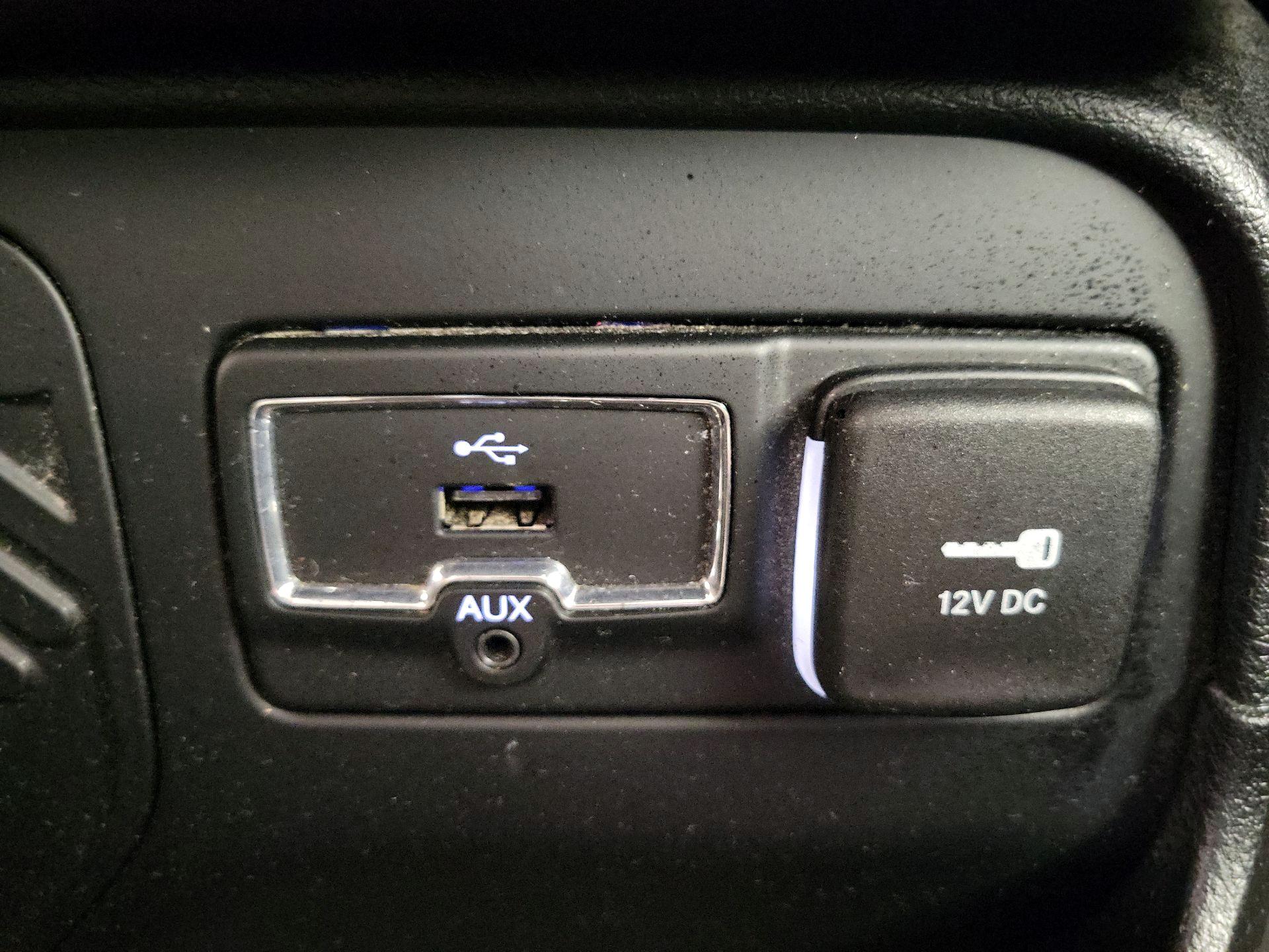 Thumbnail: 2015 Jeep Renegade - 18