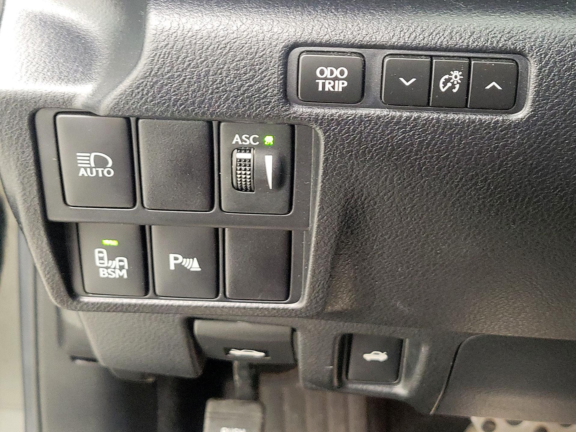 Thumbnail: 2018 Lexus IS - 13