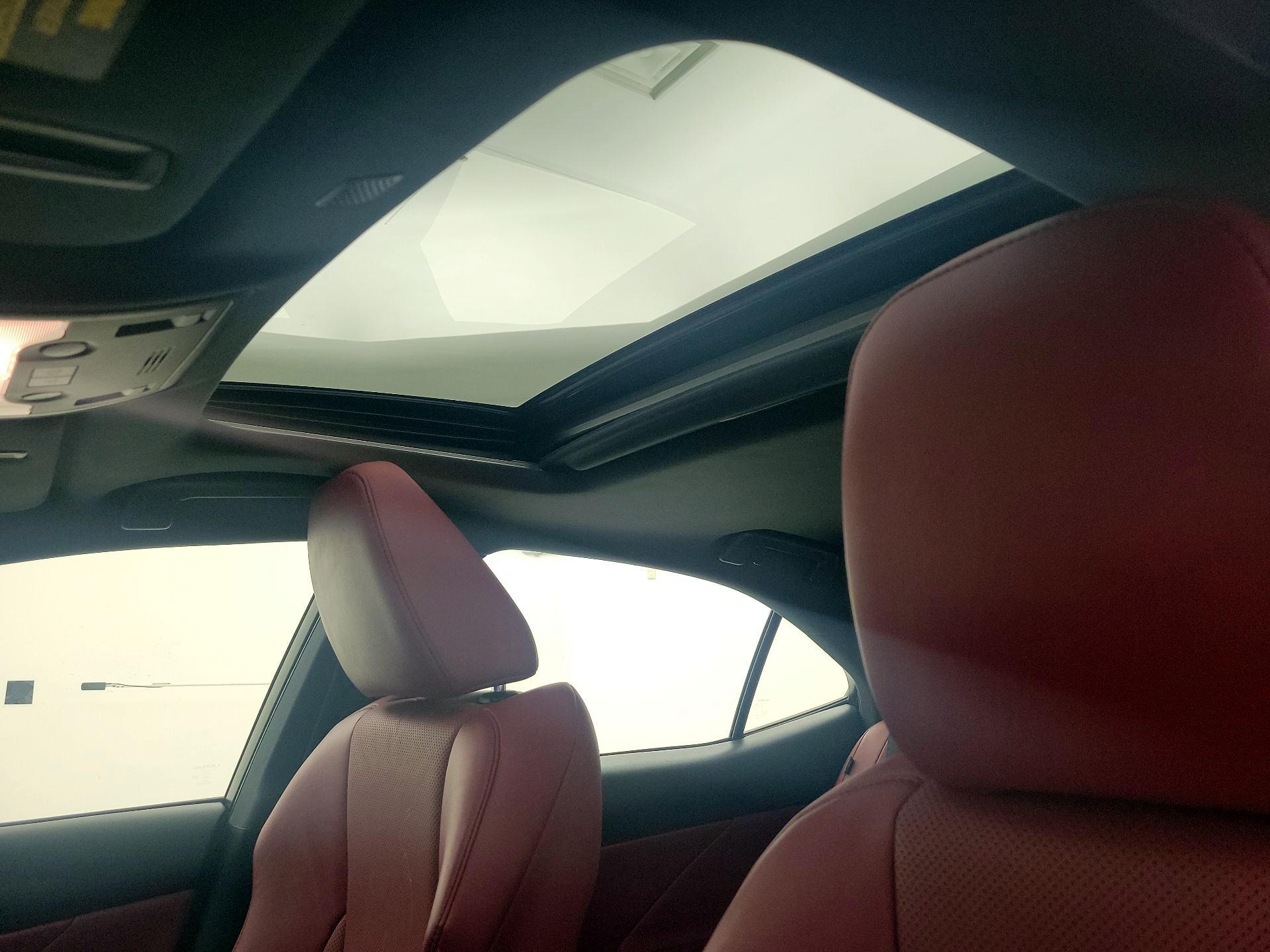 Thumbnail: 2018 Lexus IS - 20