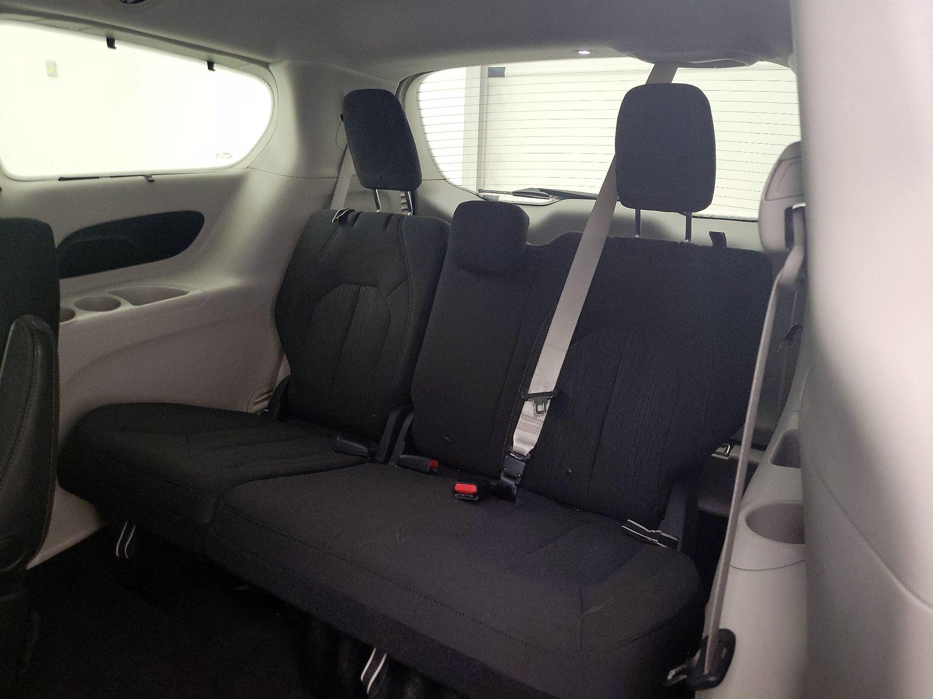 Thumbnail: 2017 Chrysler Pacifica - 20