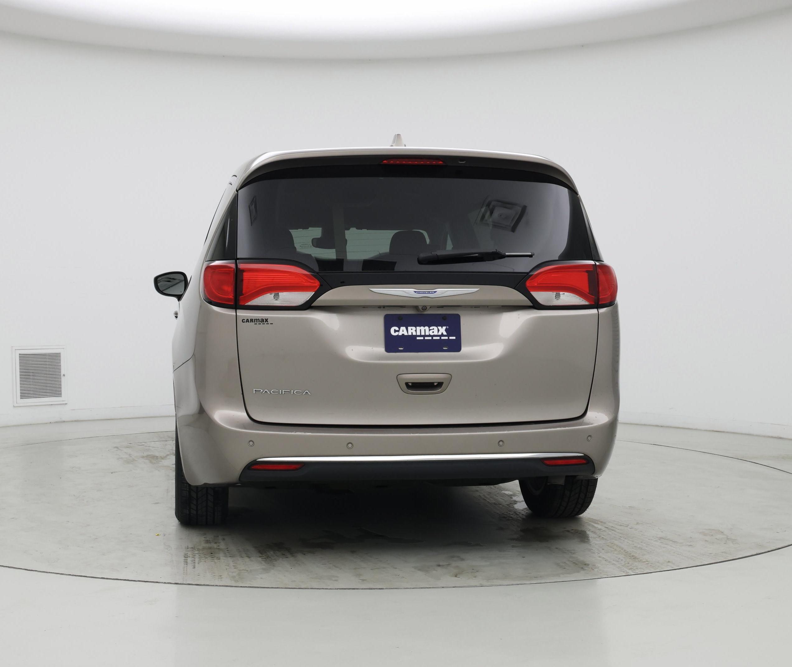 Thumbnail: 2017 Chrysler Pacifica - 6