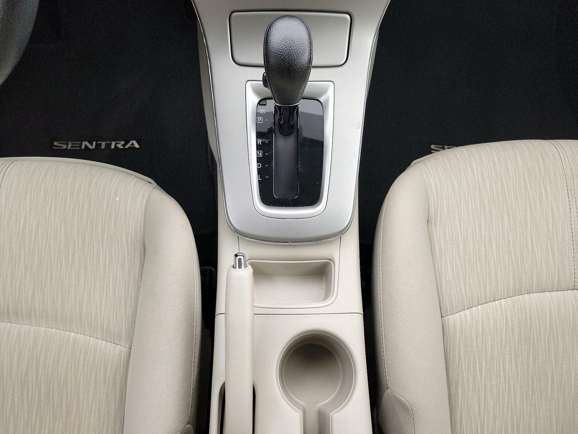 Thumbnail: 2015 Nissan Sentra - 17