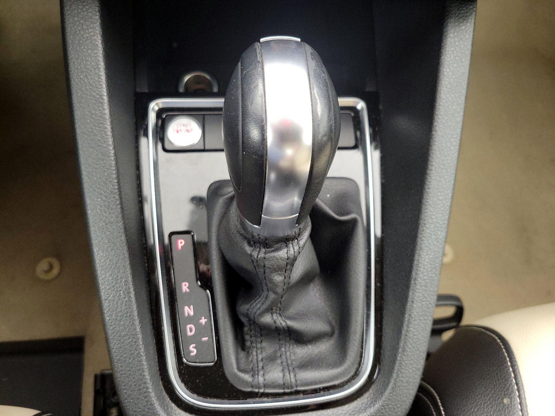 Thumbnail: 2015 Volkswagen Jetta - 17