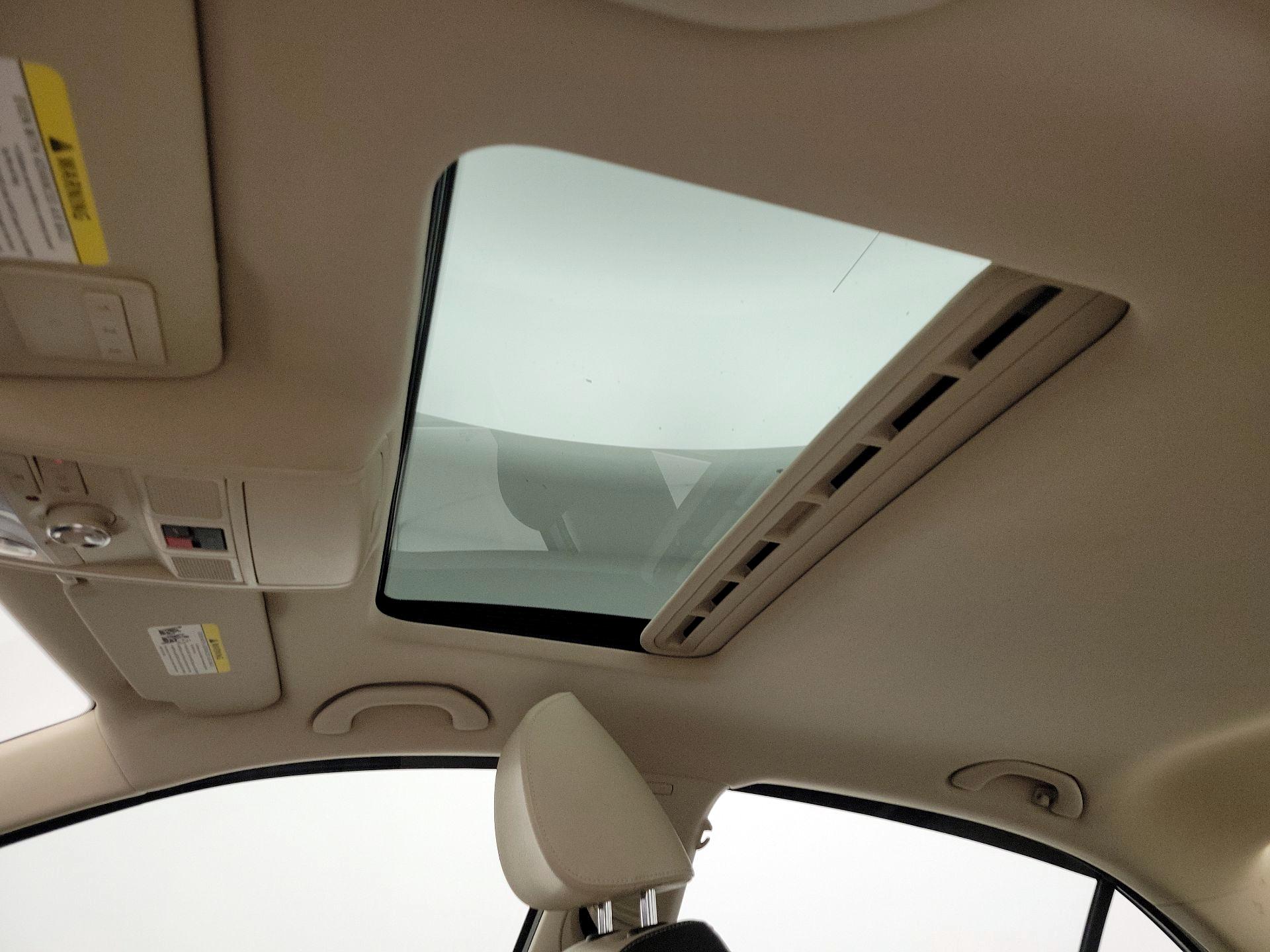 Thumbnail: 2015 Volkswagen Jetta - 18