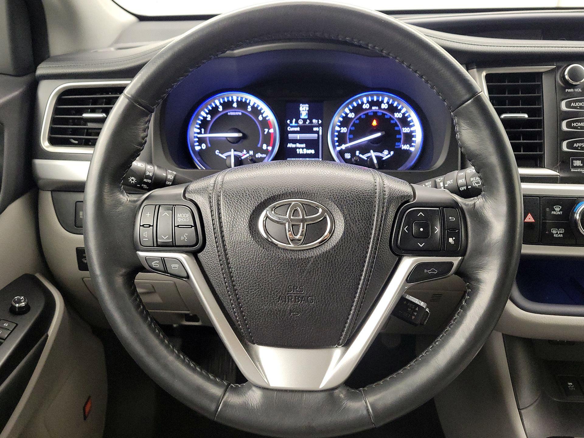 Thumbnail: 2015 Toyota Highlander - 10