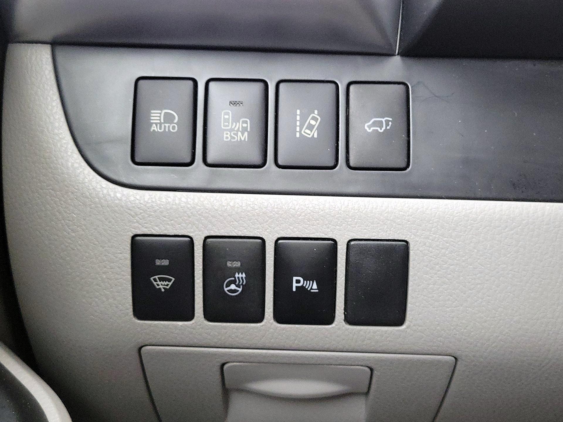 Thumbnail: 2015 Toyota Highlander - 13