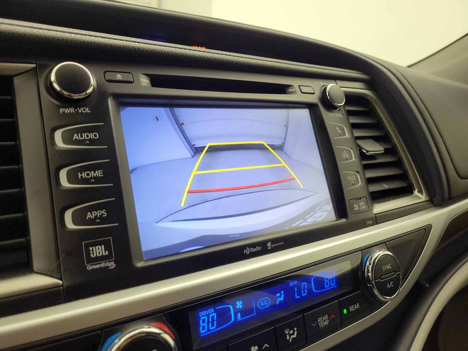 Thumbnail: 2015 Toyota Highlander - 14