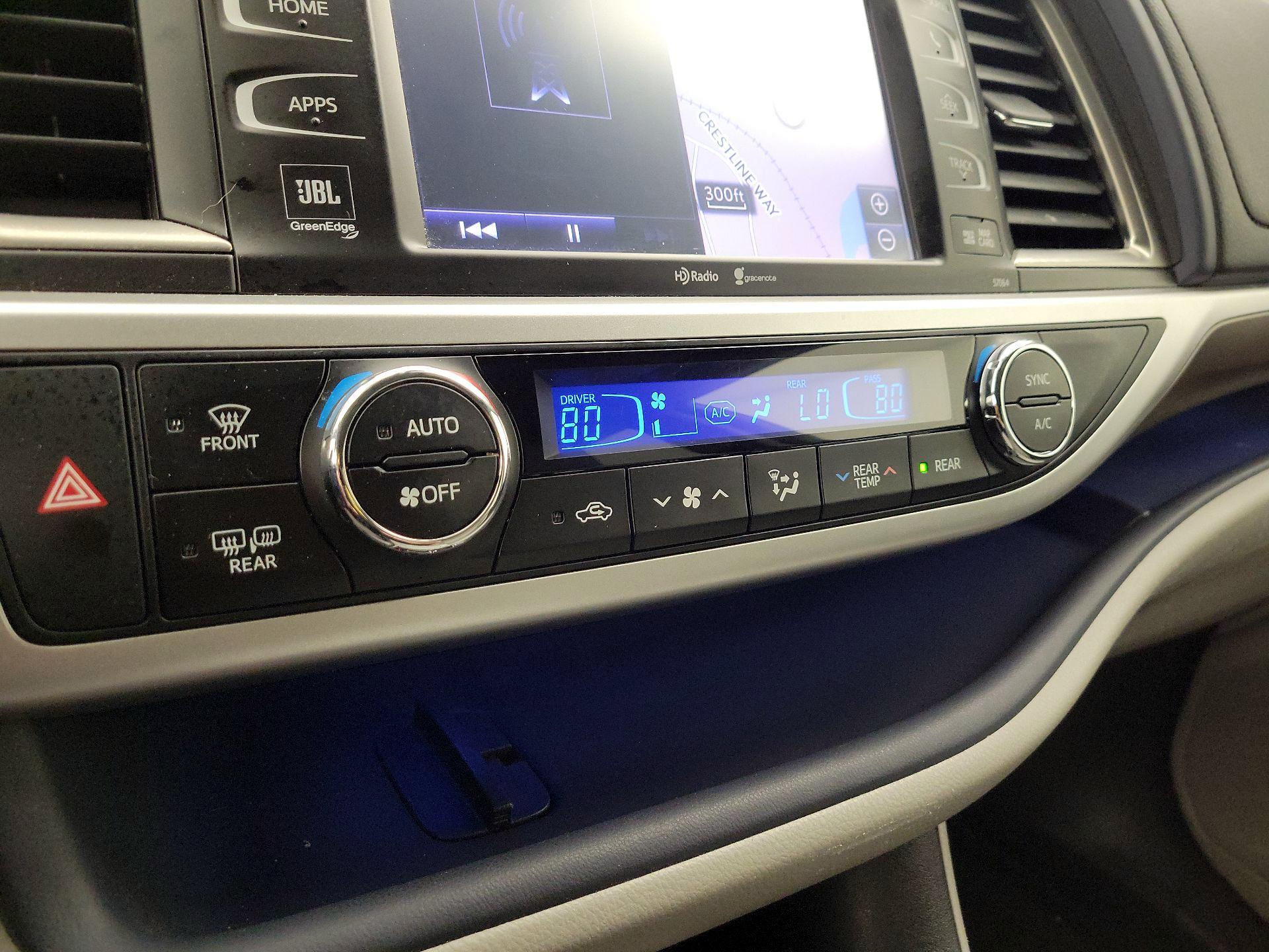 Thumbnail: 2015 Toyota Highlander - 16