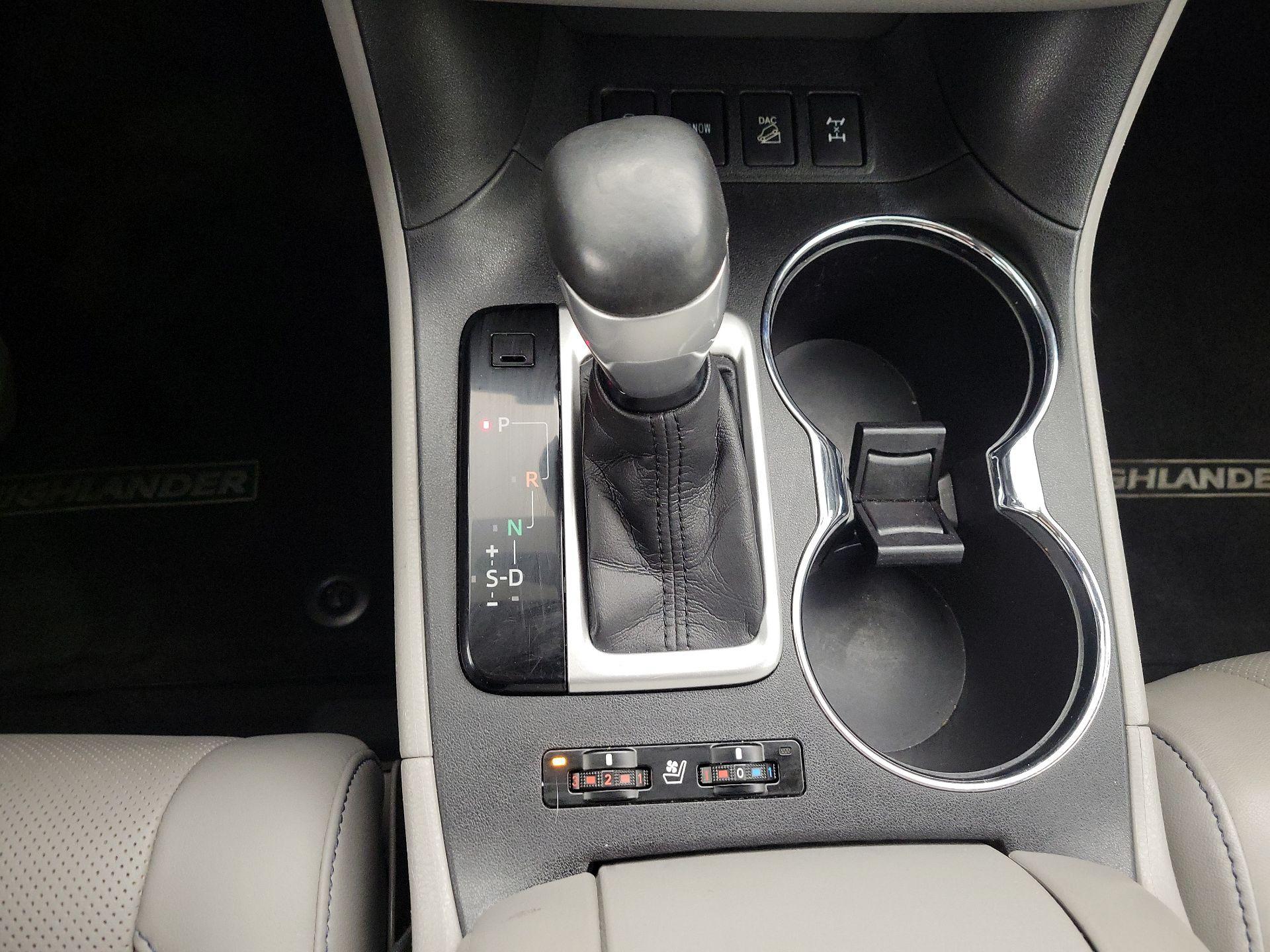 Thumbnail: 2015 Toyota Highlander - 17